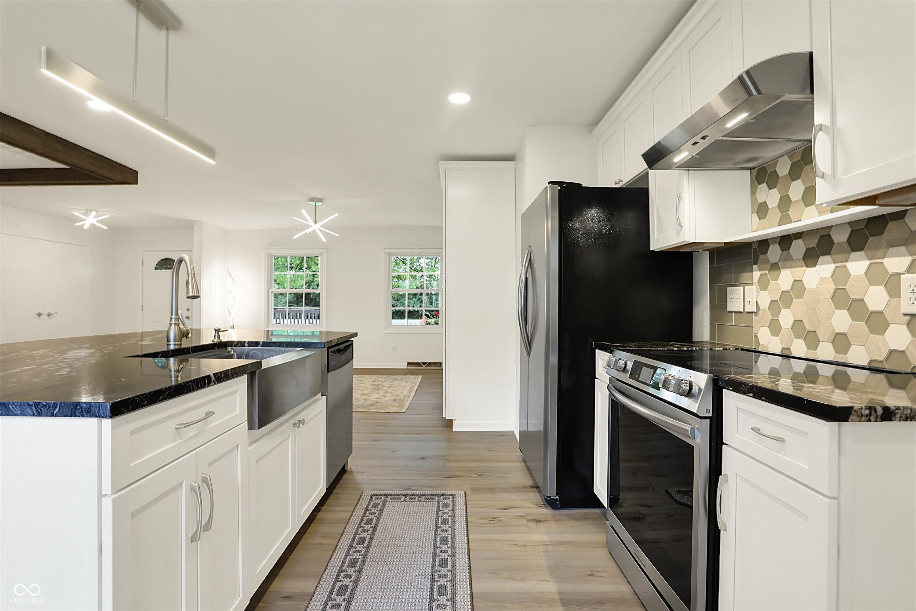 Zionsville, Indiana, 46077, United States, 3 Bedrooms Bedrooms, ,3 BathroomsBathrooms,Residential,For Sale,1975998