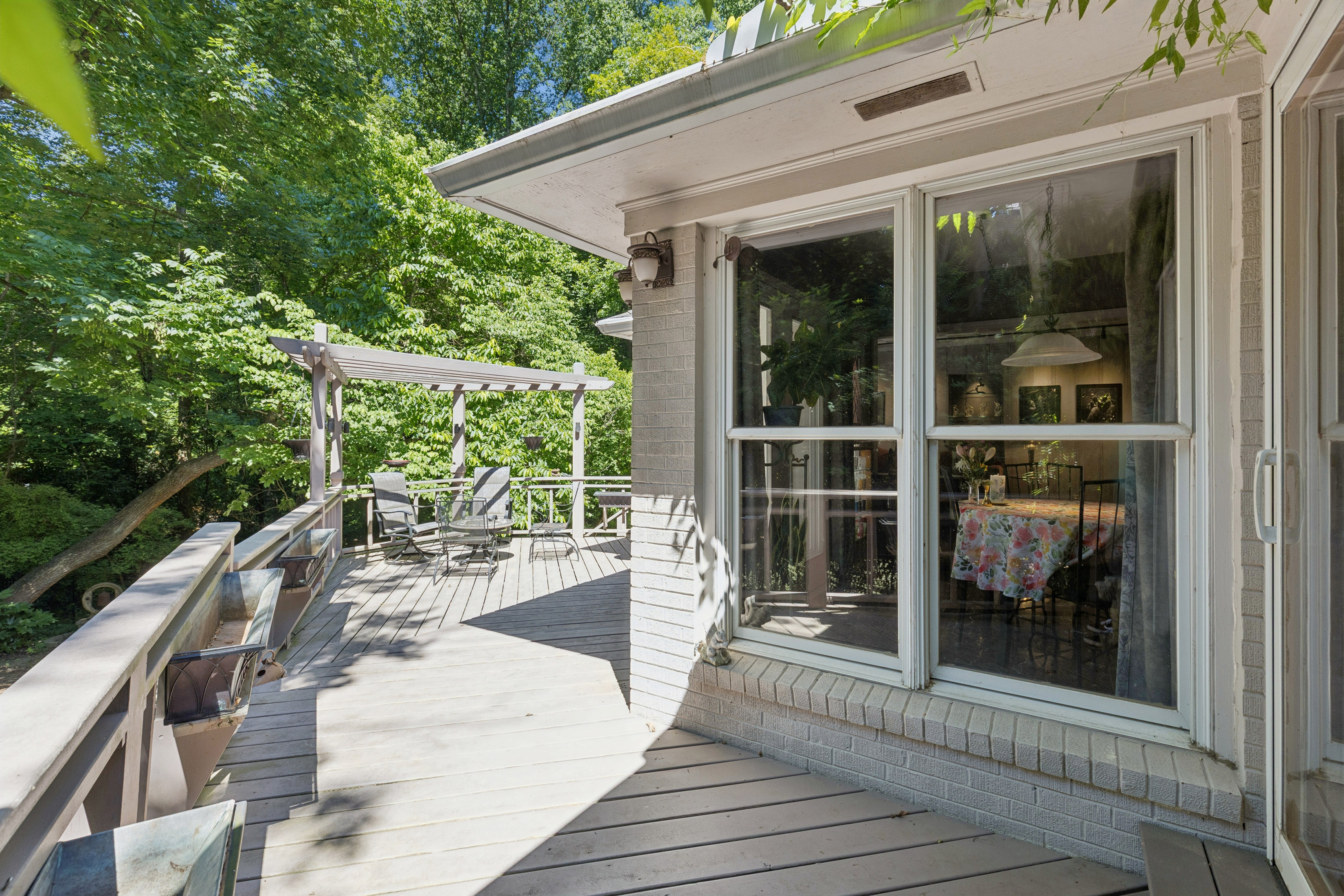  Charming Ranch Offers Space, Privacy and Long Term Potential - 物件實景