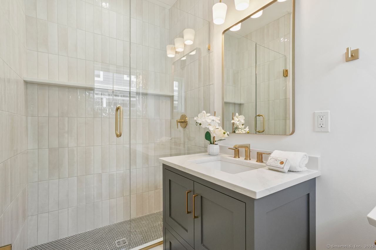 Fairfield, Connecticut, 06824, United States, 4 Bedrooms Bedrooms, ,6 BathroomsBathrooms,Residential,For Sale,1994356