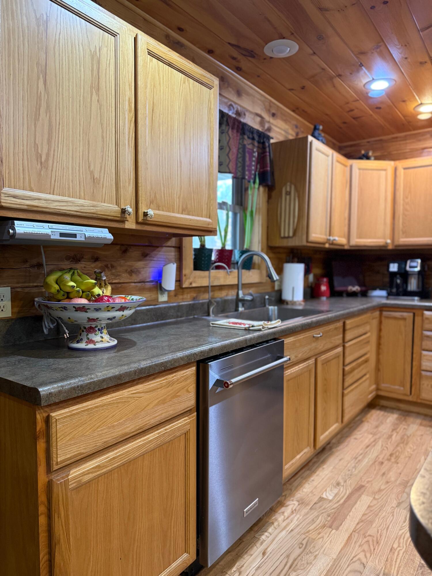 Norwood, Missouri, 65717, United States, 3 Bedrooms Bedrooms, ,3 BathroomsBathrooms,Residential,For Sale,2006315