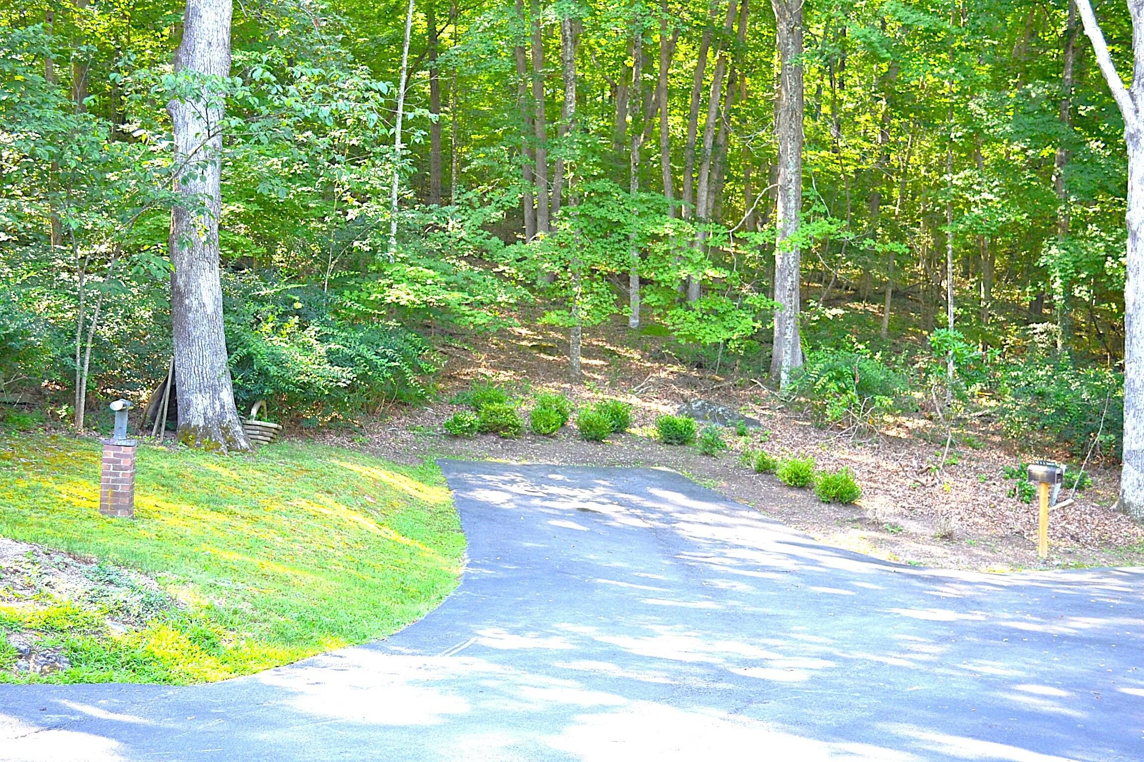 Lewisburg, West Virginia, 24901, United States, 6 Bedrooms Bedrooms, ,3 BathroomsBathrooms,Residential,For Sale,1940620