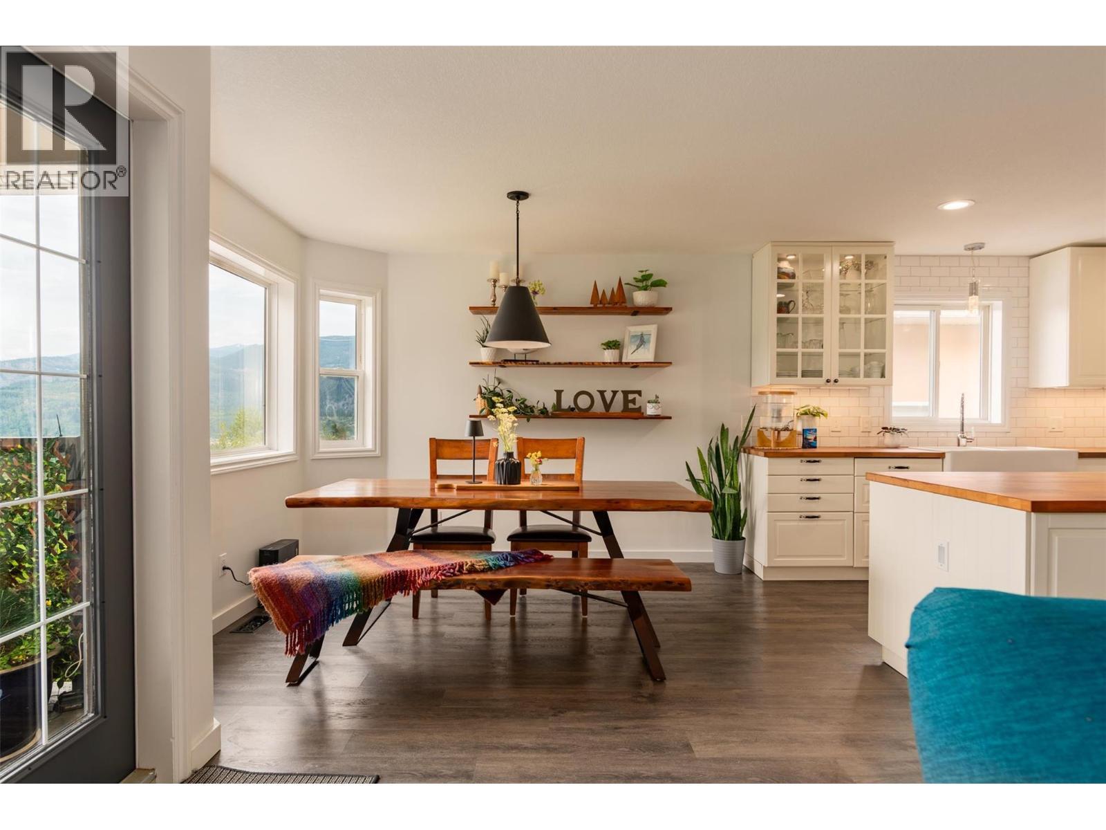 CASTLEGAR, British Columbia, V1N 3Z1, CA, 5 Bedrooms Bedrooms, ,3 BathroomsBathrooms,Residential,For Sale,1918005
