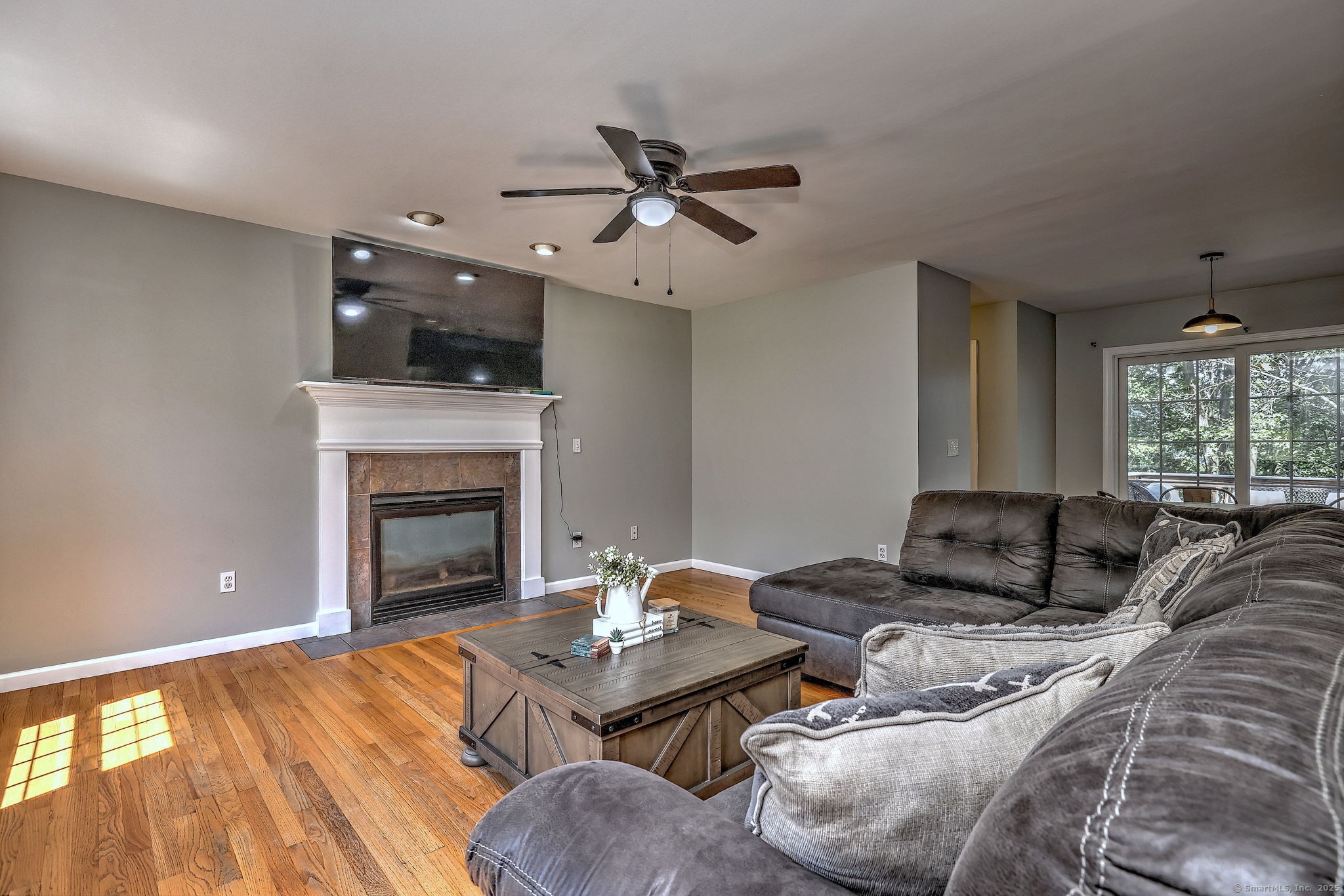 Shelton, Connecticut, 06484, United States, 4 Bedrooms Bedrooms, ,4 BathroomsBathrooms,Residential,For Sale,2001799