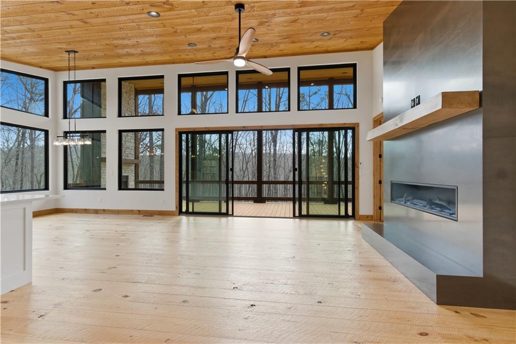 Morganton, Georgia, 30560, United States, 3 Bedrooms Bedrooms, ,4 BathroomsBathrooms,Residential,For Sale,2037777