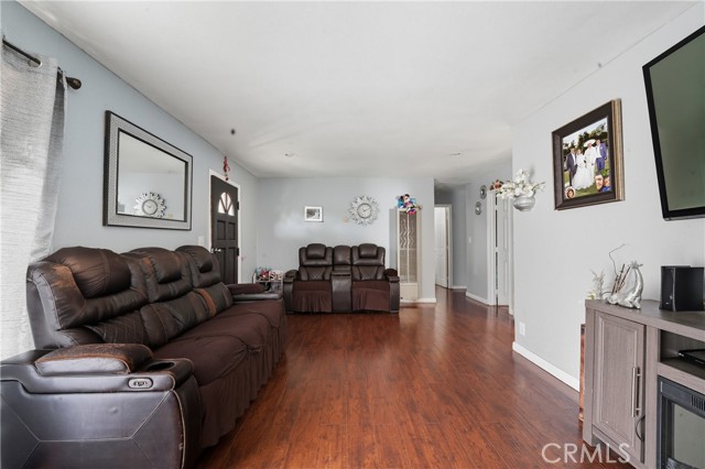 Compton, California, 90220, United States, 3 Bedrooms Bedrooms, ,2 BathroomsBathrooms,Residential,For Sale,1977875