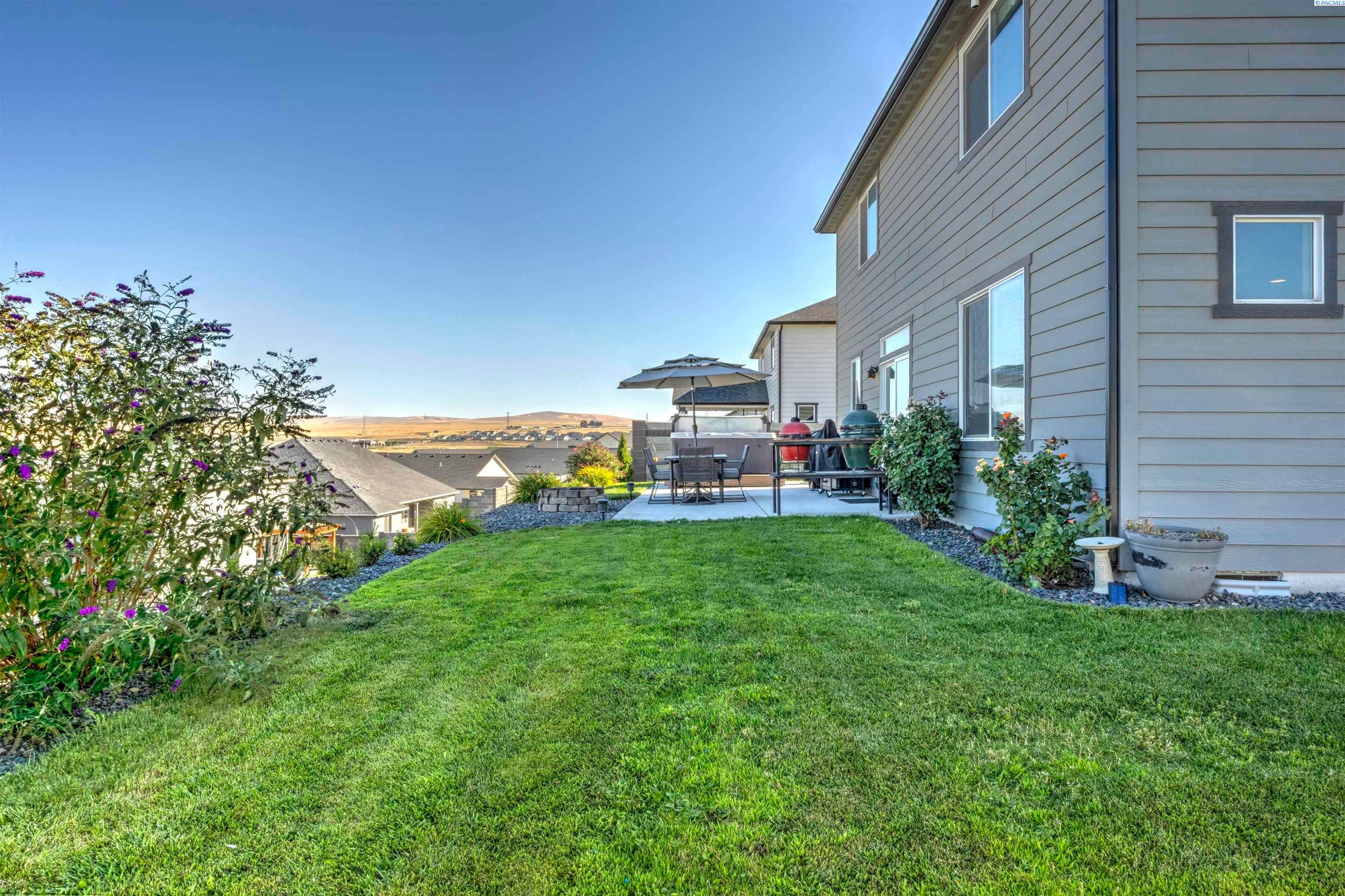 Kennewick, Washington, 99338, United States, 5 Bedrooms Bedrooms, ,3 BathroomsBathrooms,Residential,For Sale,1914232