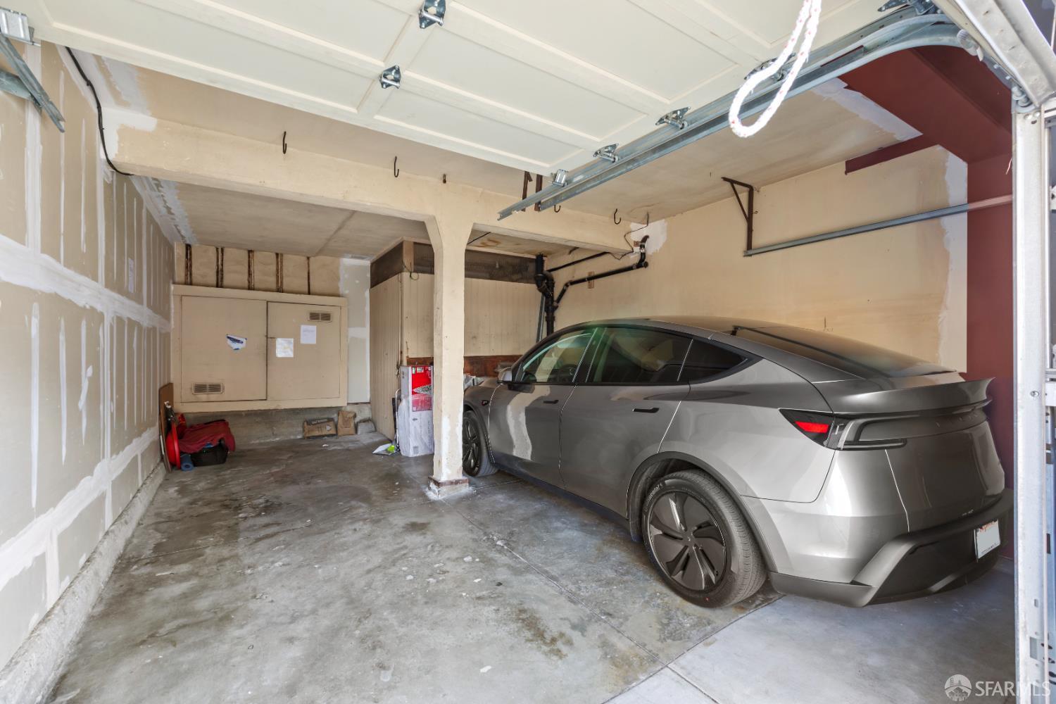 San Francisco, California, 94112, United States, 8 Bedrooms Bedrooms, ,Residential,For Sale,1999108