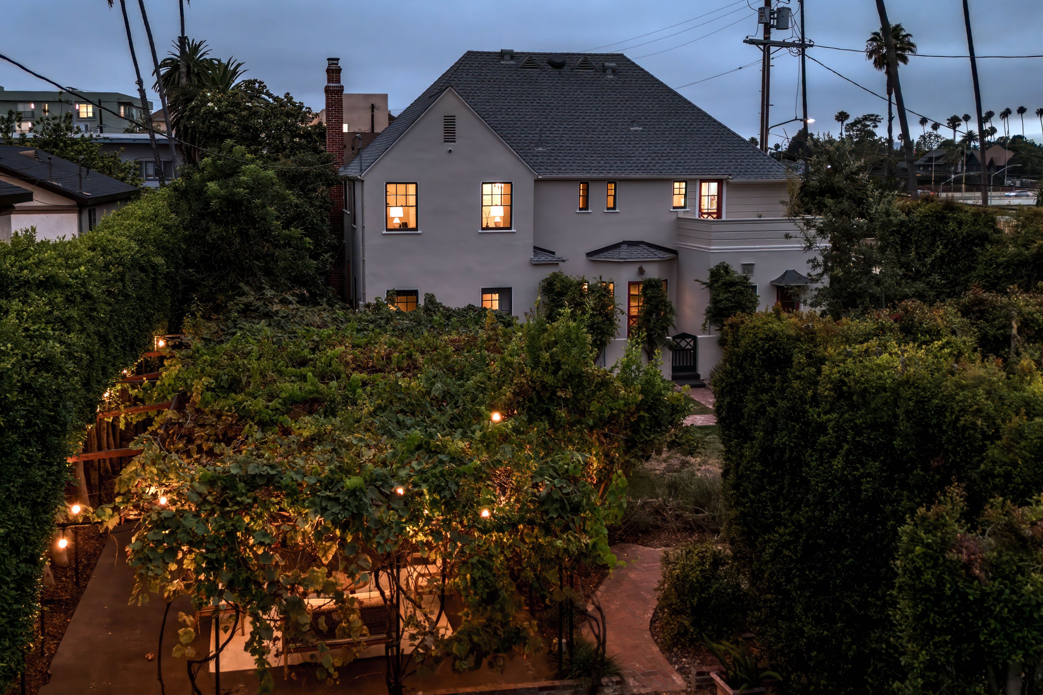  2200 South Hobart Boulevard - 物件實景