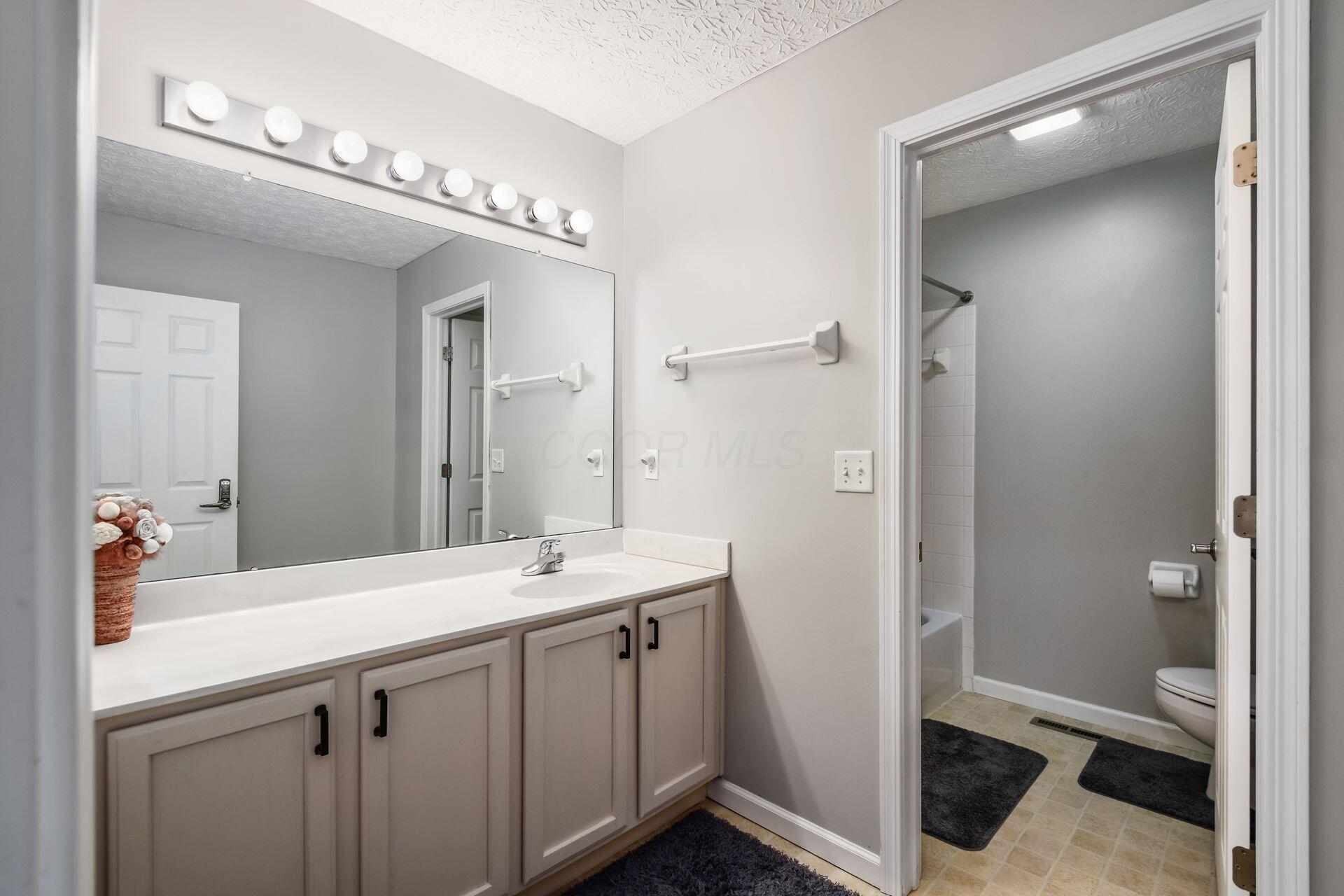 Hilliard, Ohio, 43026, United States, 4 Bedrooms Bedrooms, ,4 BathroomsBathrooms,Residential,For Sale,1965568