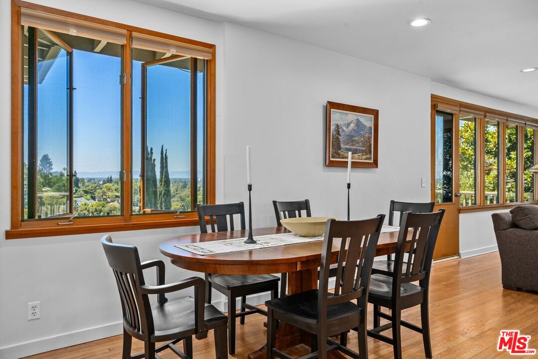 Sherman Oaks, California, 91423, United States, 3 Bedrooms Bedrooms, ,3 BathroomsBathrooms,Residential,For Sale,1986204