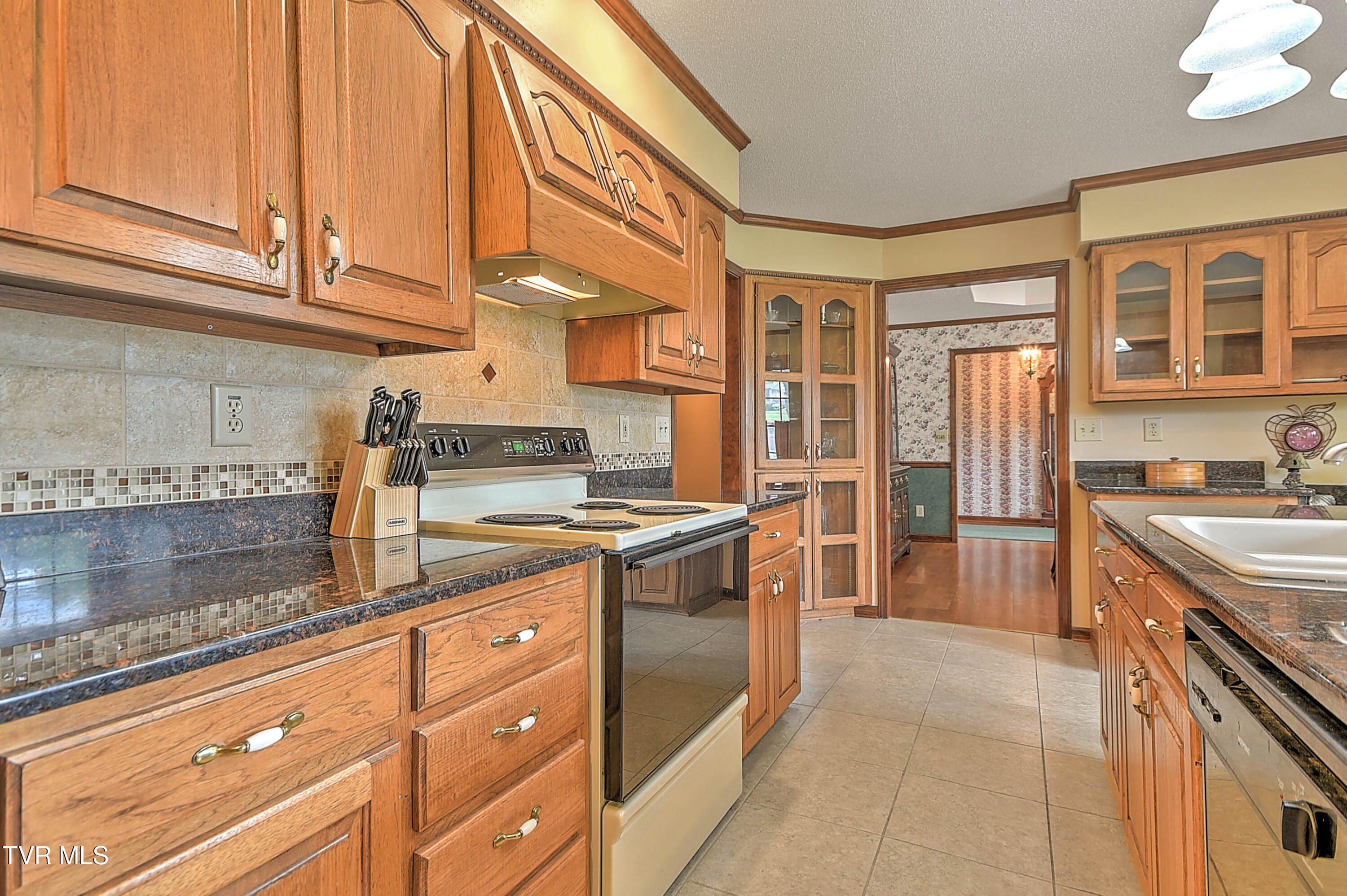Greeneville, Tennessee, 37745, United States, 4 Bedrooms Bedrooms, ,4 BathroomsBathrooms,Residential,For Sale,1899304
