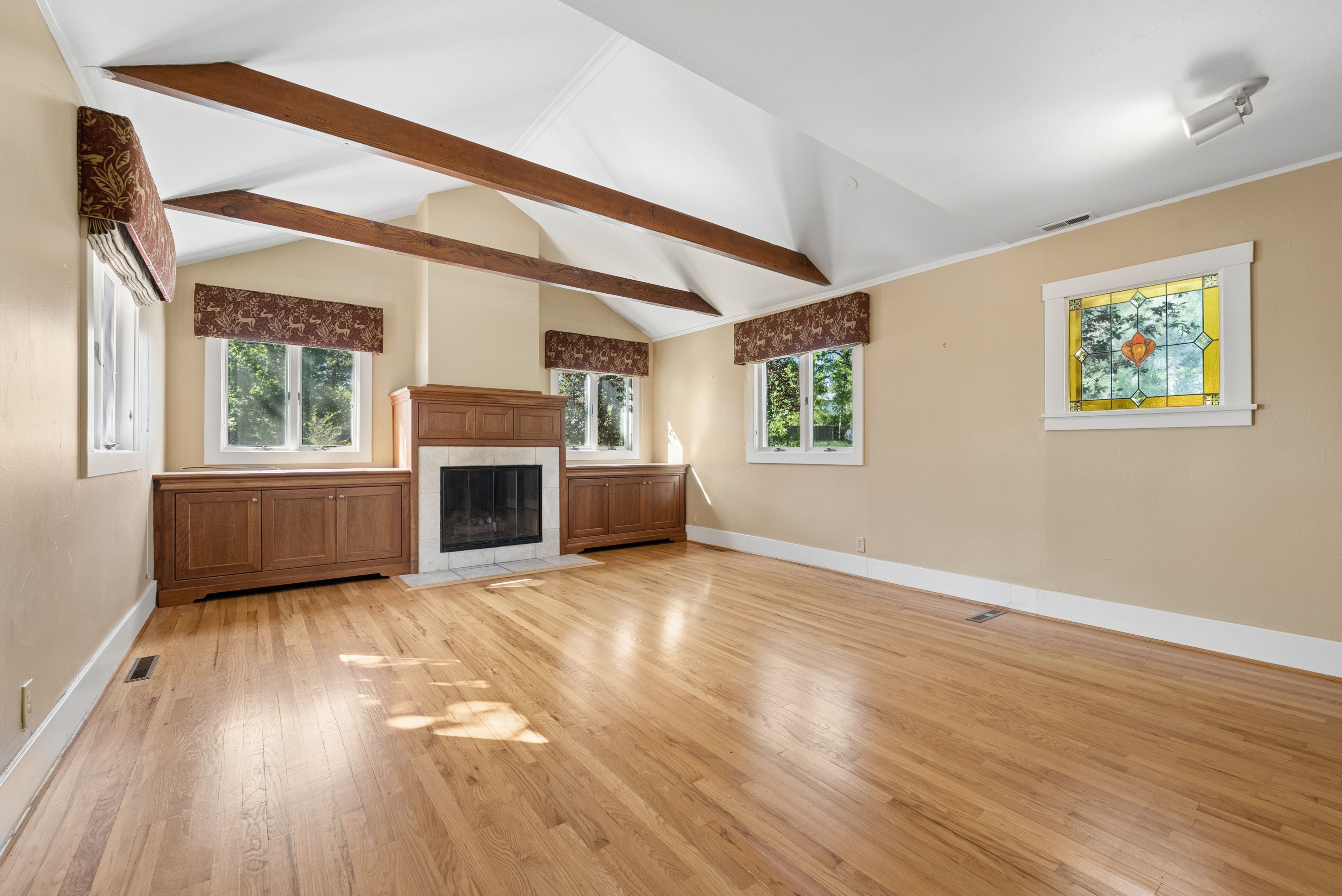  One-Level Broadmoor Living - 物件實景