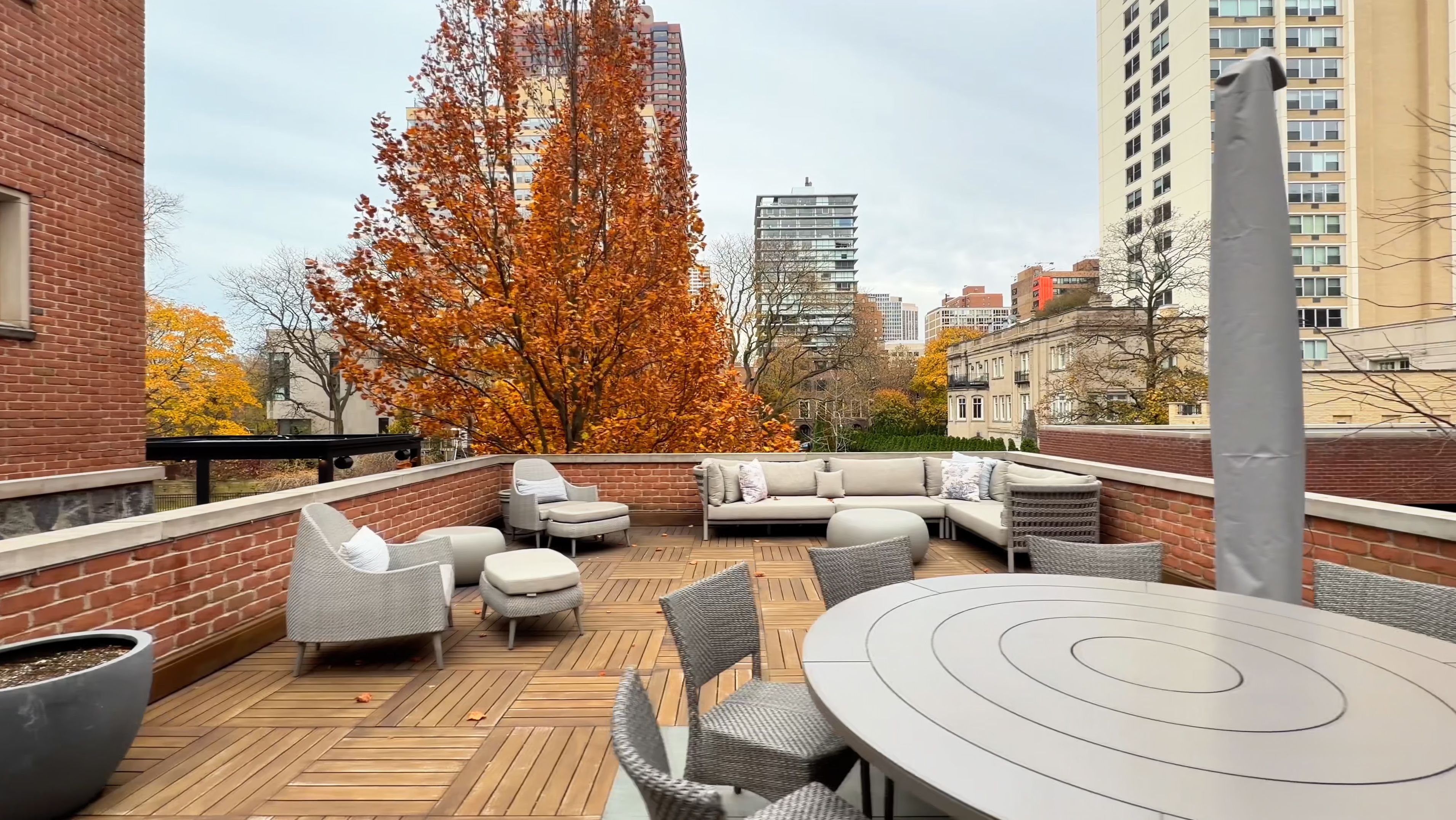  Impeccably Maintained Single-Family Residence on Lake Shore Drive - 物件實景