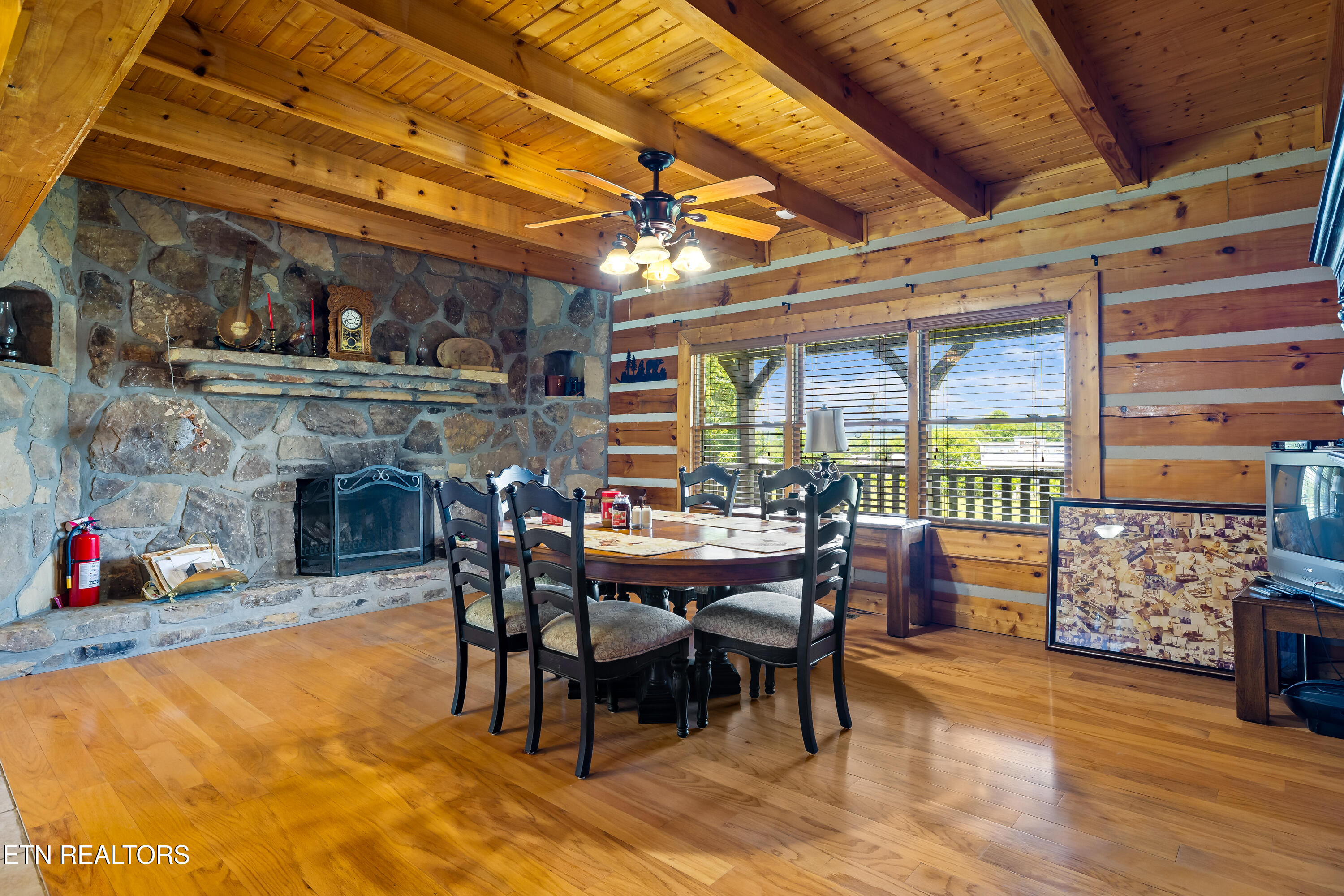 Vonore, Tennessee, 37885, United States, 3 Bedrooms Bedrooms, ,4 BathroomsBathrooms,Residential,For Sale,2048933