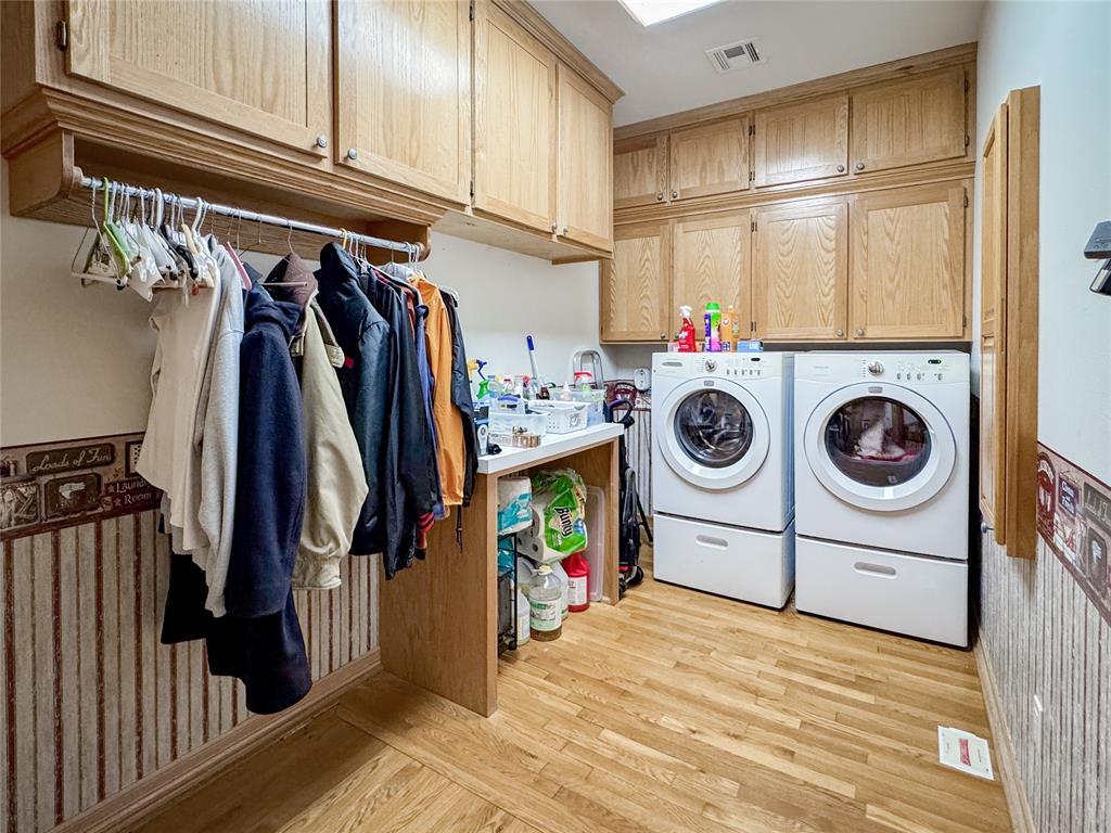 Fort Gibson, Oklahoma, 74434, United States, 2 Bedrooms Bedrooms, ,3 BathroomsBathrooms,Residential,For Sale,1982810