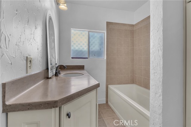 Hawthorne, California, 90250, United States, 3 Bedrooms Bedrooms, ,1 BathroomBathrooms,Residential,For Sale,1792090