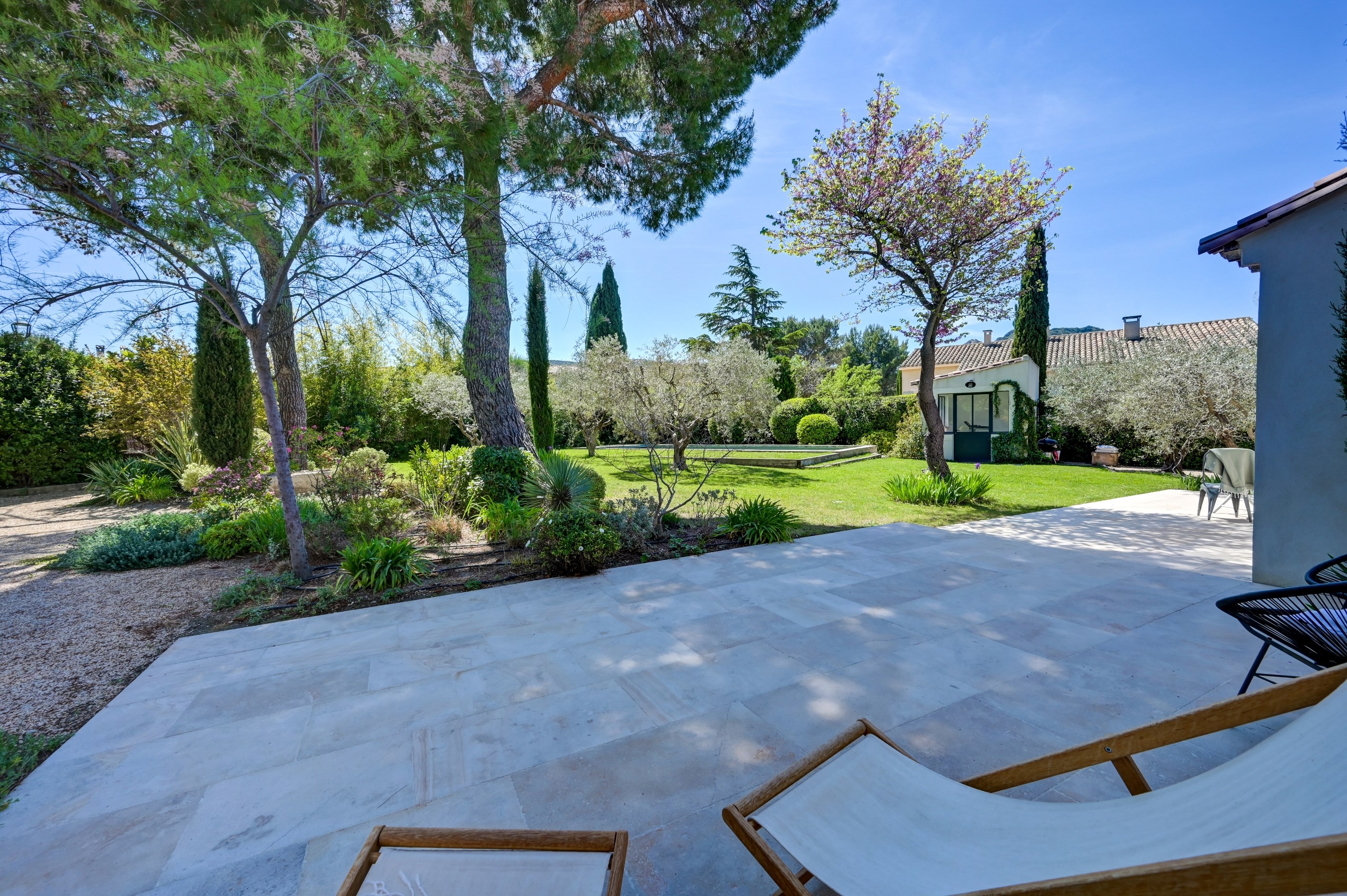  Exclusive. Rare in Eygalières, beautiful renovated house in the village center … - 物件實景