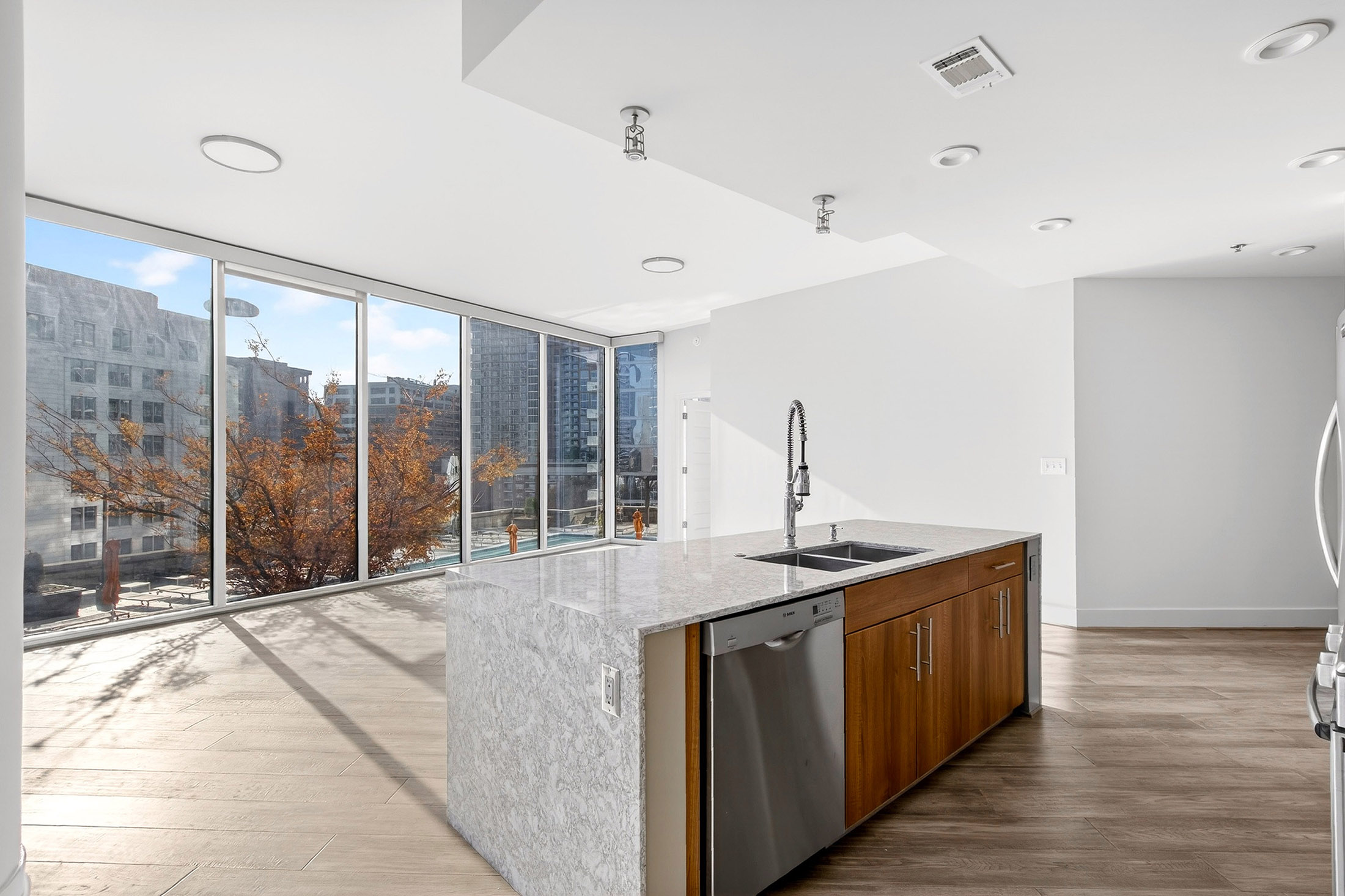  Iconic Intown Living at 1010 Midtown - 物件實景