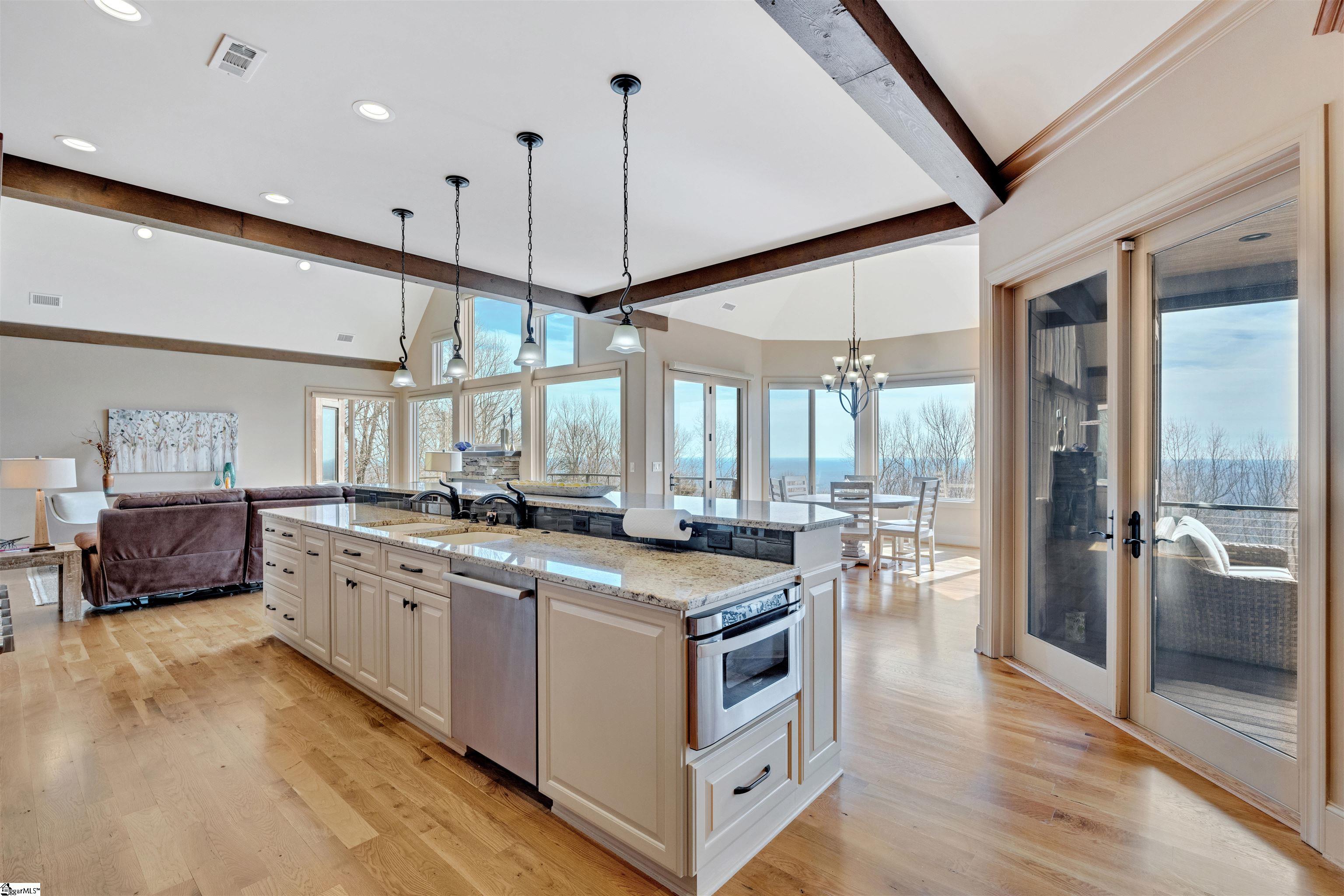 Landrum, South Carolina, 29356, United States, 5 Bedrooms Bedrooms, ,6 BathroomsBathrooms,Residential,For Sale,1714333