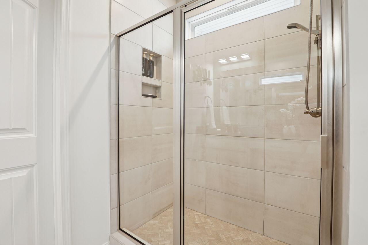 Covington, Kentucky, 41017, United States, 3 Bedrooms Bedrooms, ,3 BathroomsBathrooms,Residential,For Sale,2002248