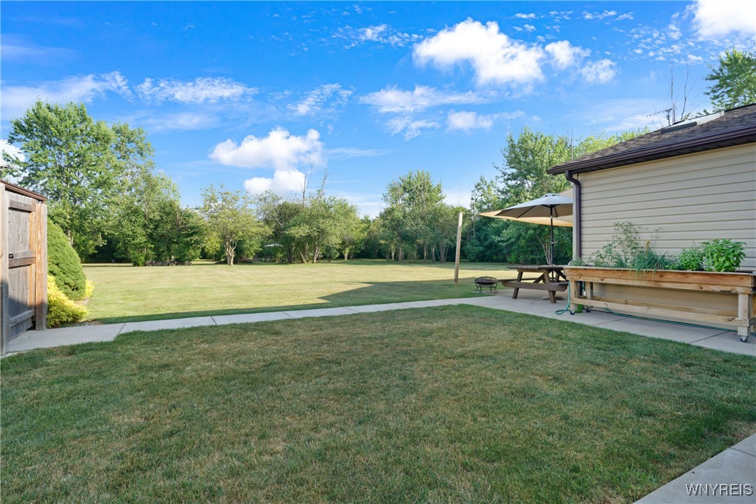 Lewiston, New York, 14092, United States, 4 Bedrooms Bedrooms, ,3 BathroomsBathrooms,Residential,For Sale,1916112