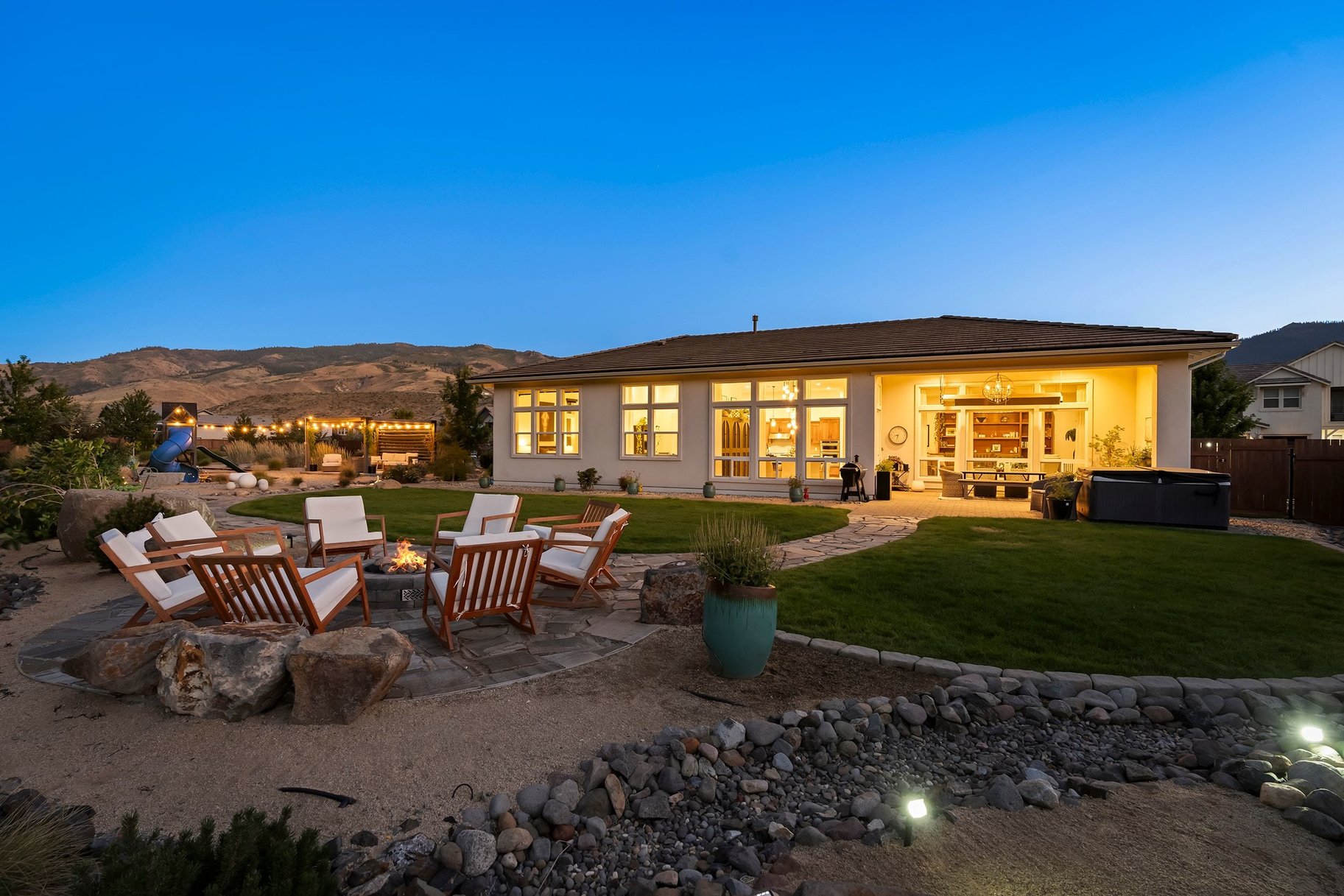  Private Luxury Retreat in Verdi with Custom Designer Finishes & Peavine Views - 物件實景