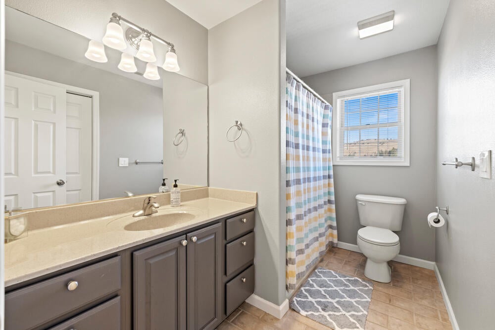 Klamath Falls, Oregon, 97601, United States, 3 Bedrooms Bedrooms, ,3 BathroomsBathrooms,Residential,For Sale,1848515