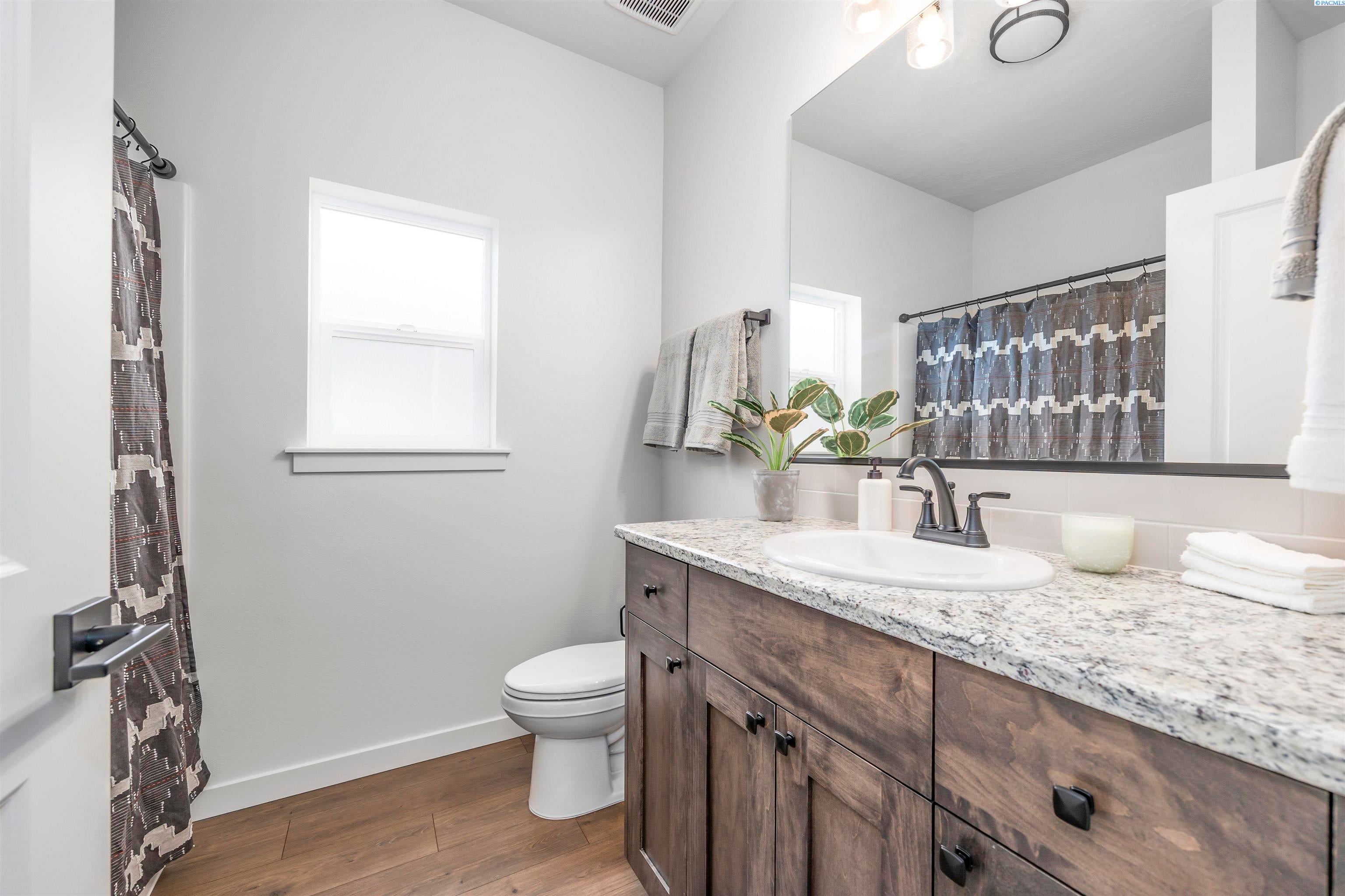 Prosser, Washington, 99350, United States, 4 Bedrooms Bedrooms, ,1 BathroomBathrooms,Residential,For Sale,1977826