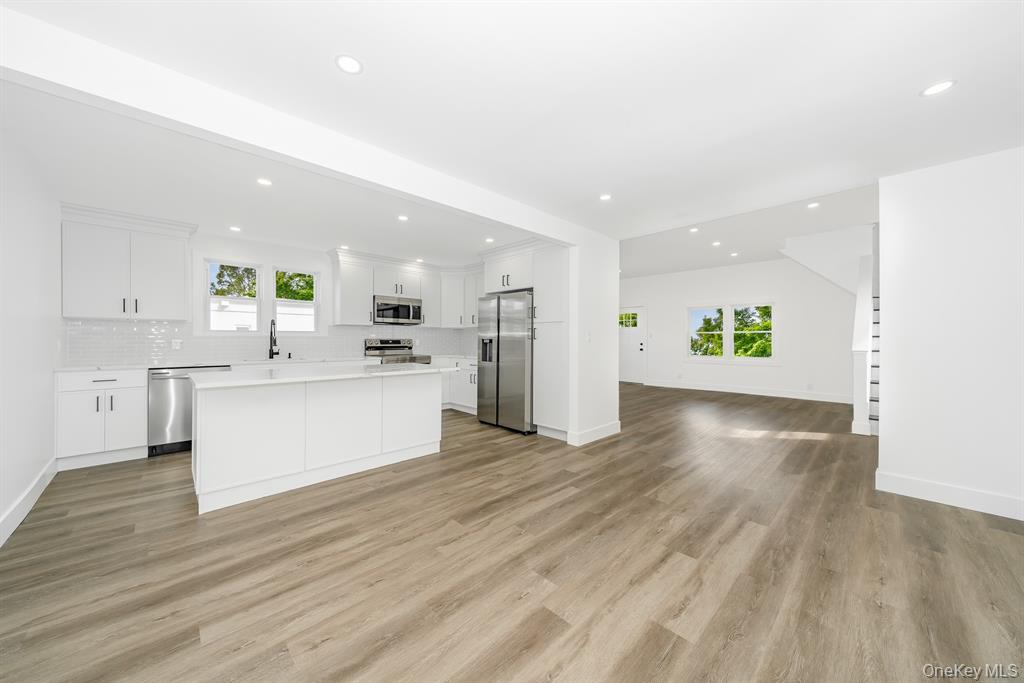 West Babylon, New York, 1704, United States, 3 Bedrooms Bedrooms, ,2 BathroomsBathrooms,Residential,For Sale,1950805