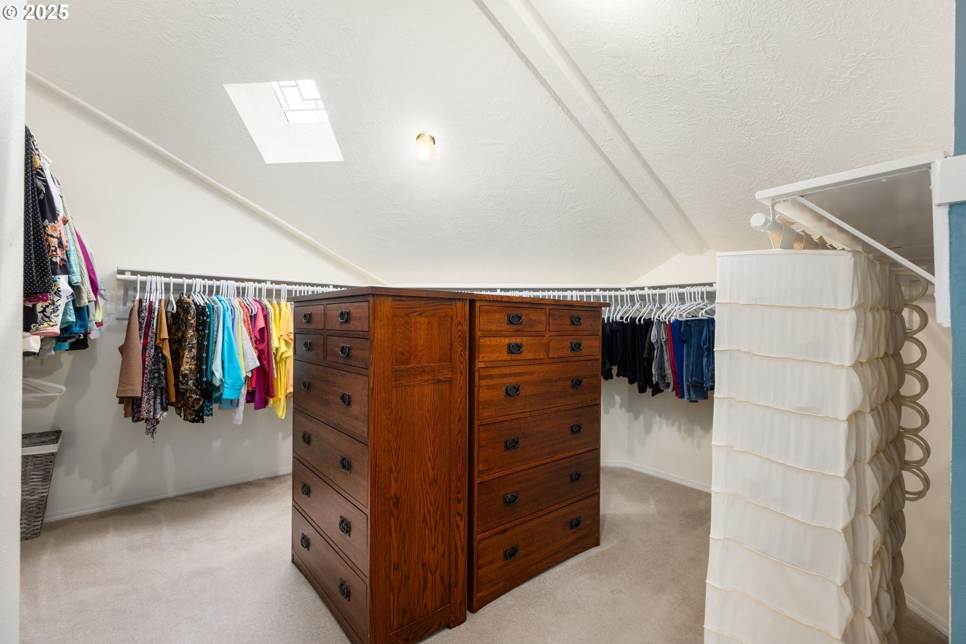 Happy Valley, Oregon, 97086, United States, 3 Bedrooms Bedrooms, ,4 BathroomsBathrooms,Residential,For Sale,1990937