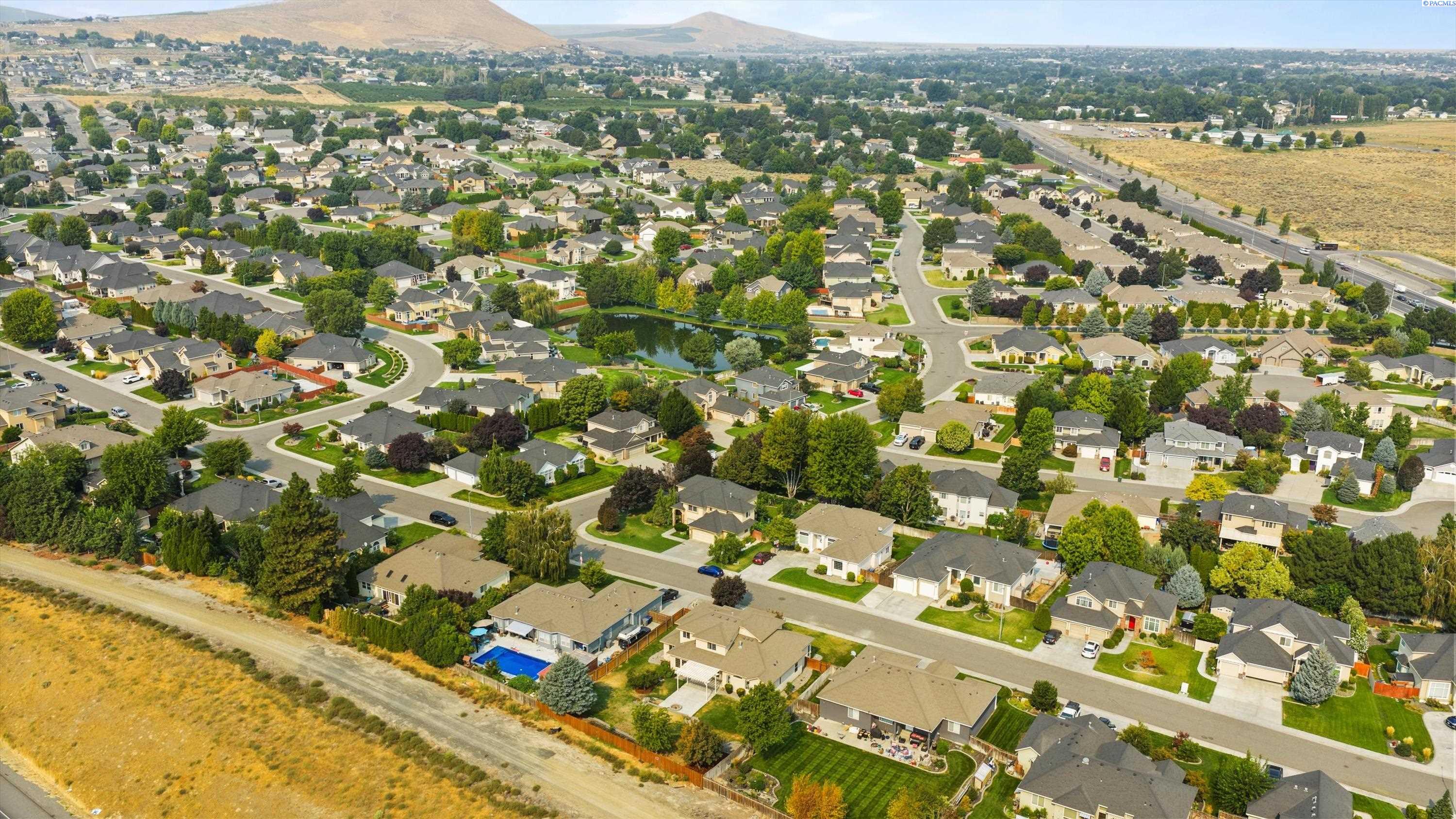 Richland, Washington, 99352, United States, 4 Bedrooms Bedrooms, ,3 BathroomsBathrooms,Residential,For Sale,1940830