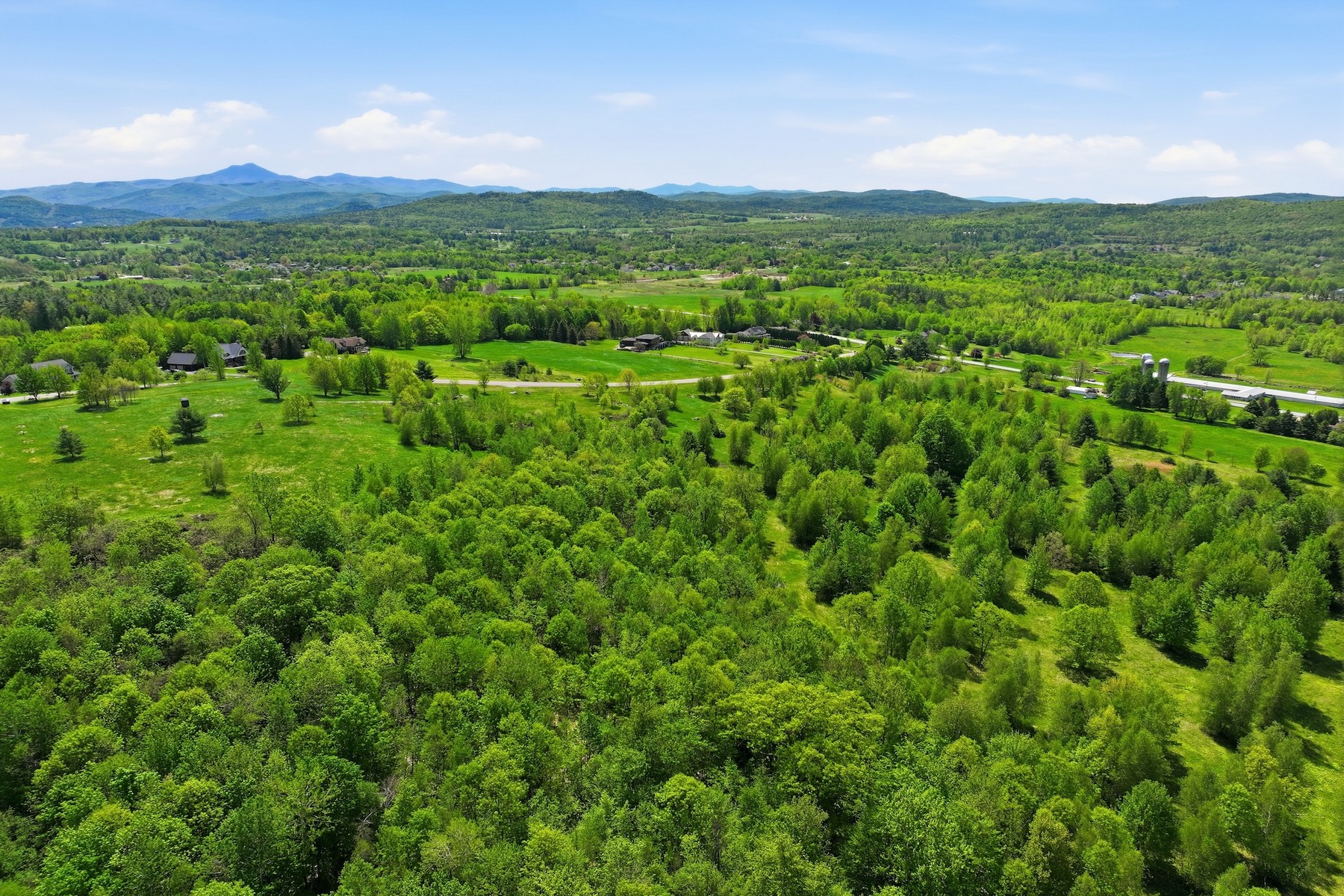  351 Ledgewood Drive - 物件實景