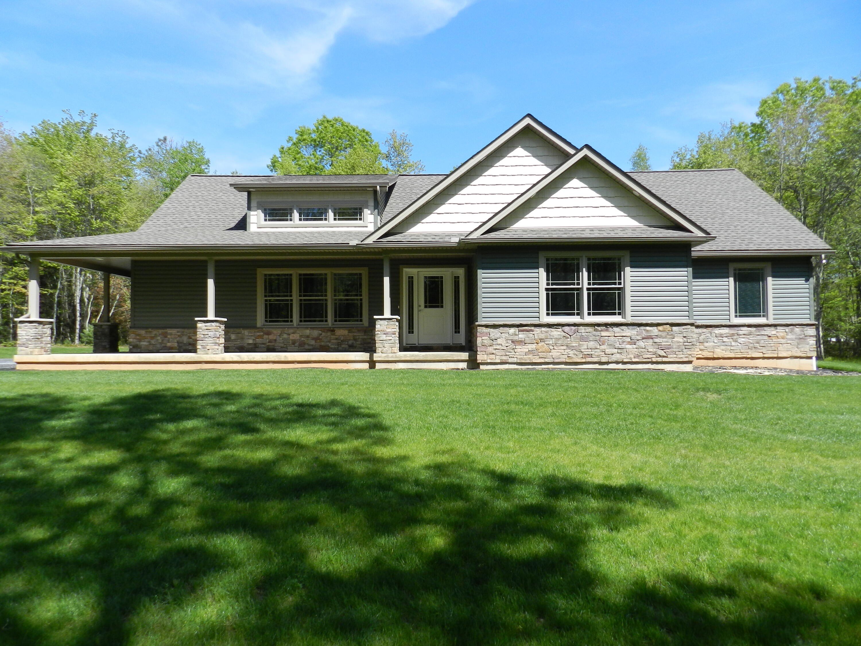 Kunkletown, Pennsylvania, 18058, United States, 3 Bedrooms Bedrooms, ,2 BathroomsBathrooms,Residential,For Sale,1896386