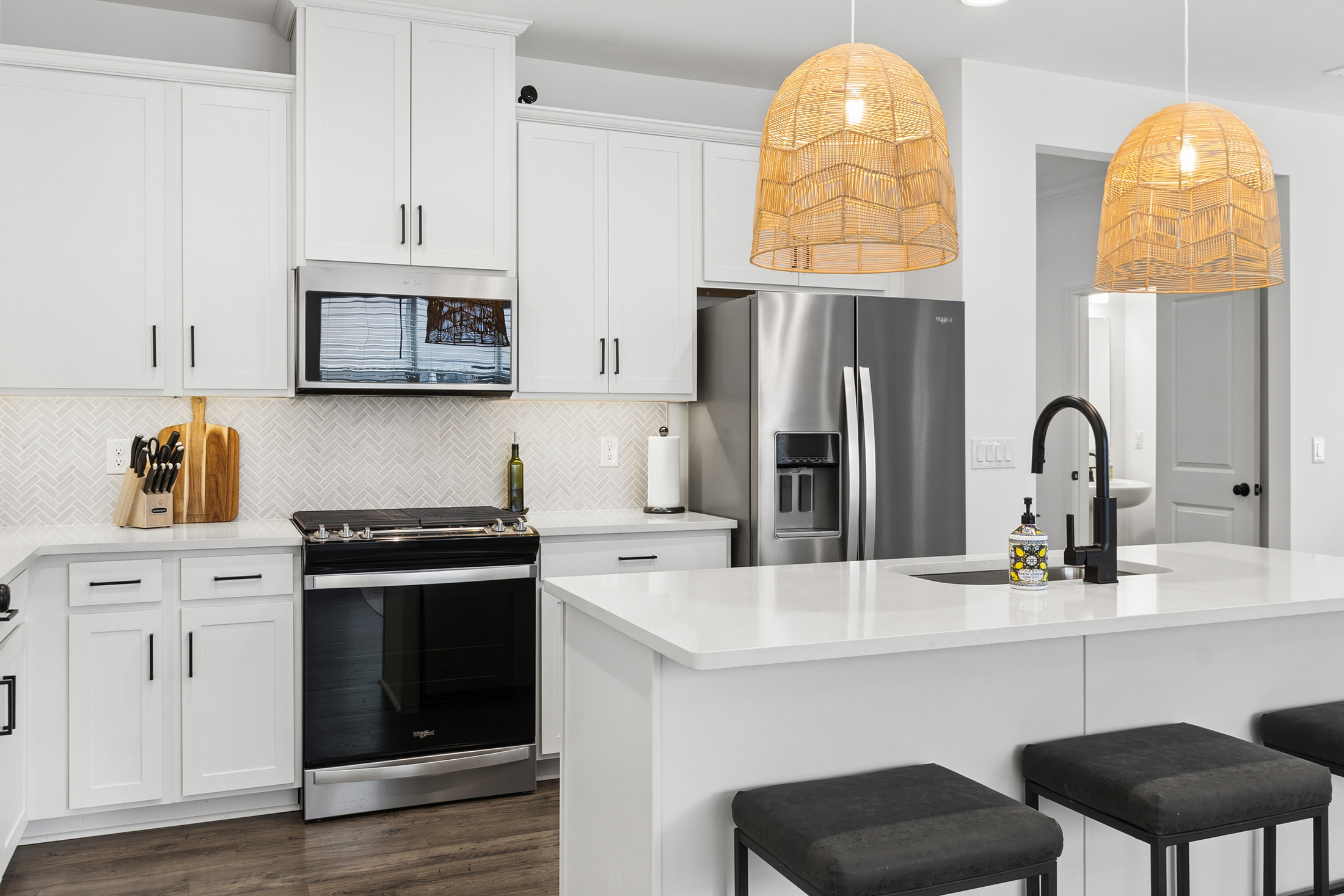  End-Unit, Craftsman Townhome with Custom Upgrades - 物件實景