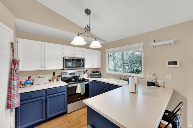 West Jordan, Utah, 84088, United States, 4 Bedrooms Bedrooms, ,3 BathroomsBathrooms,Residential,For Sale,2005461