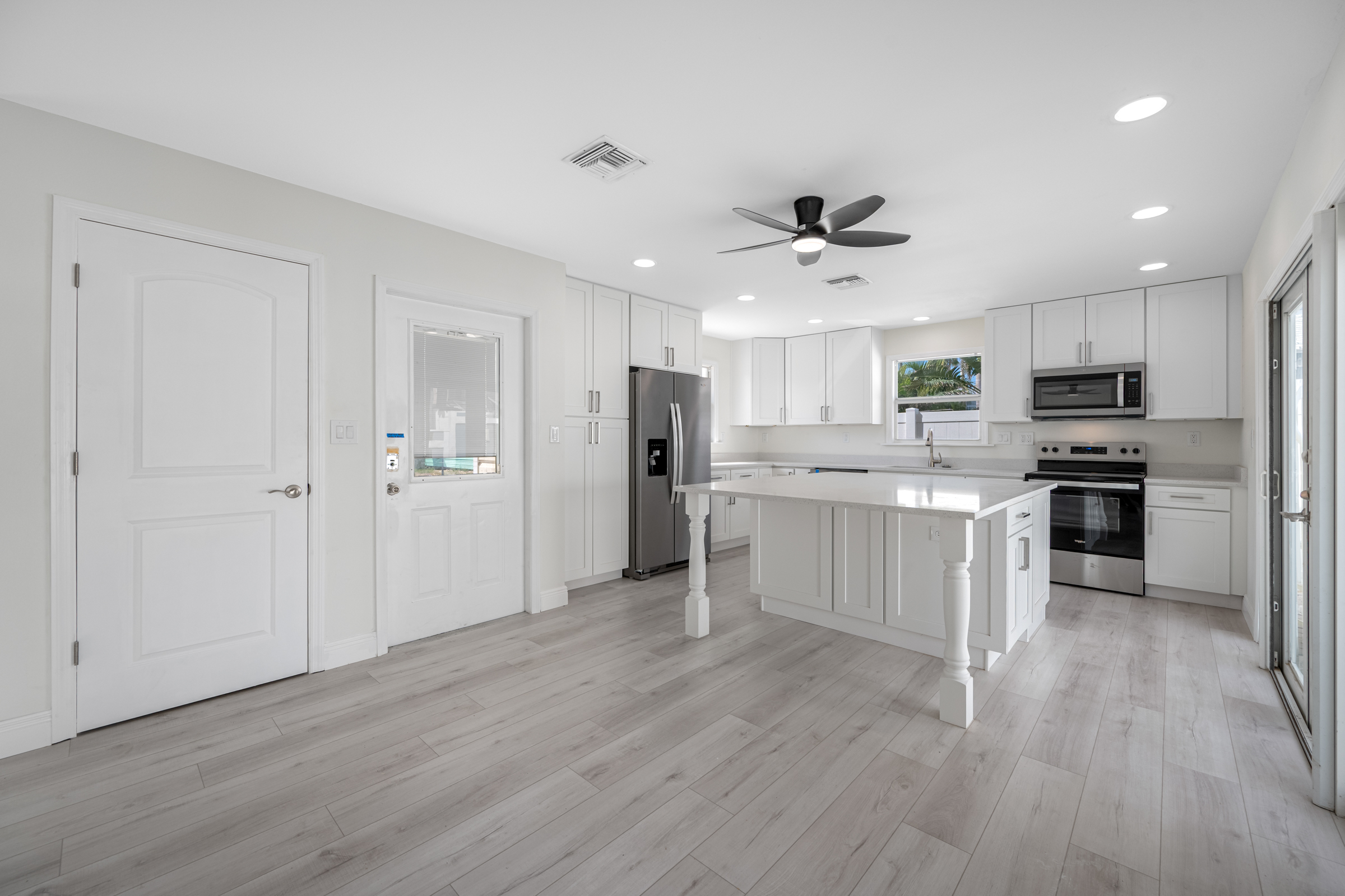 Treasure Island, Florida, 33706, United States, 3 Bedrooms Bedrooms, ,2 BathroomsBathrooms,Residential,For Sale,1983263