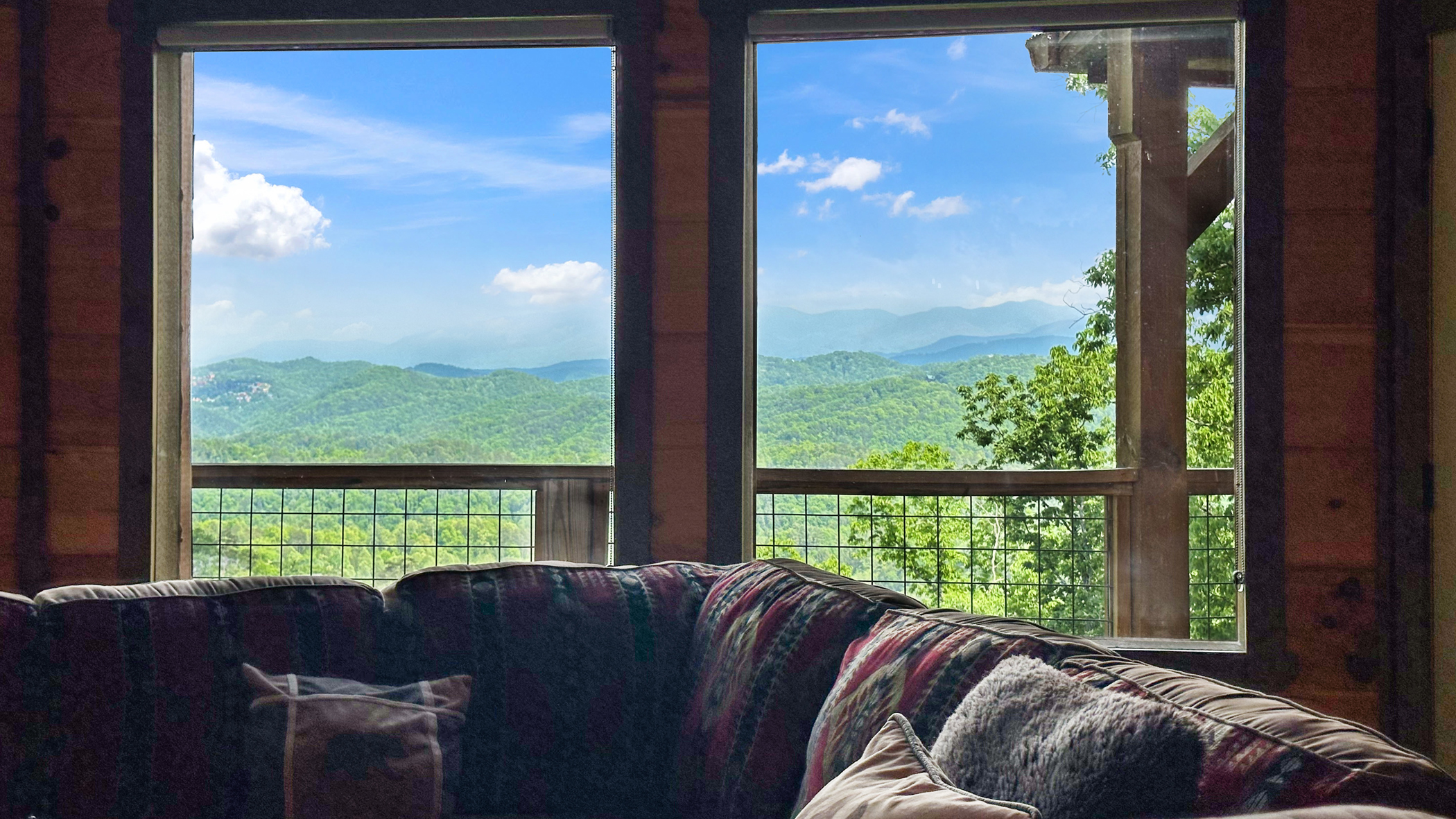 Sevierville, Tennessee, 37862, United States, 5 Bedrooms Bedrooms, ,7 BathroomsBathrooms,Residential,For Sale,1977744