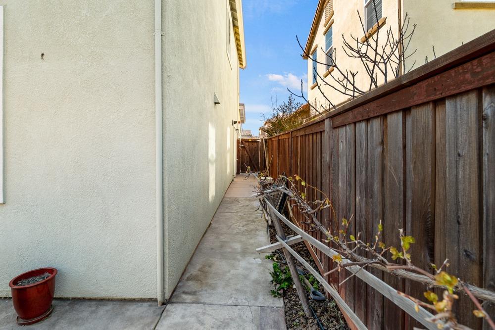 Woodland, California, 95776, United States, 4 Bedrooms Bedrooms, ,3 BathroomsBathrooms,Residential,For Sale,1939762