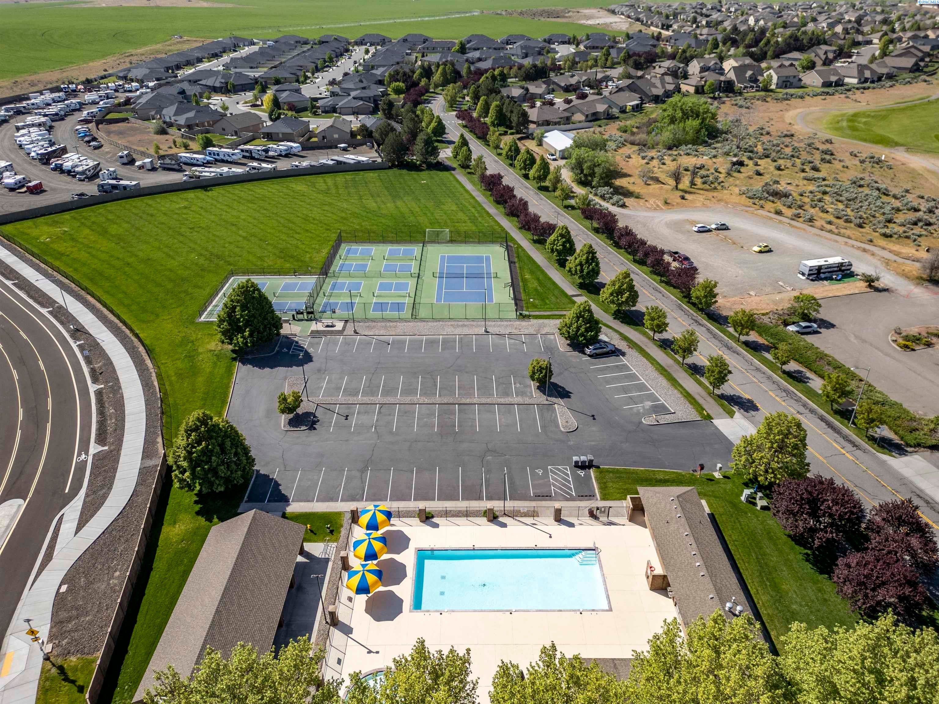 Richland, Washington, 99354, United States, 4 Bedrooms Bedrooms, ,3 BathroomsBathrooms,Residential,For Sale,1980969