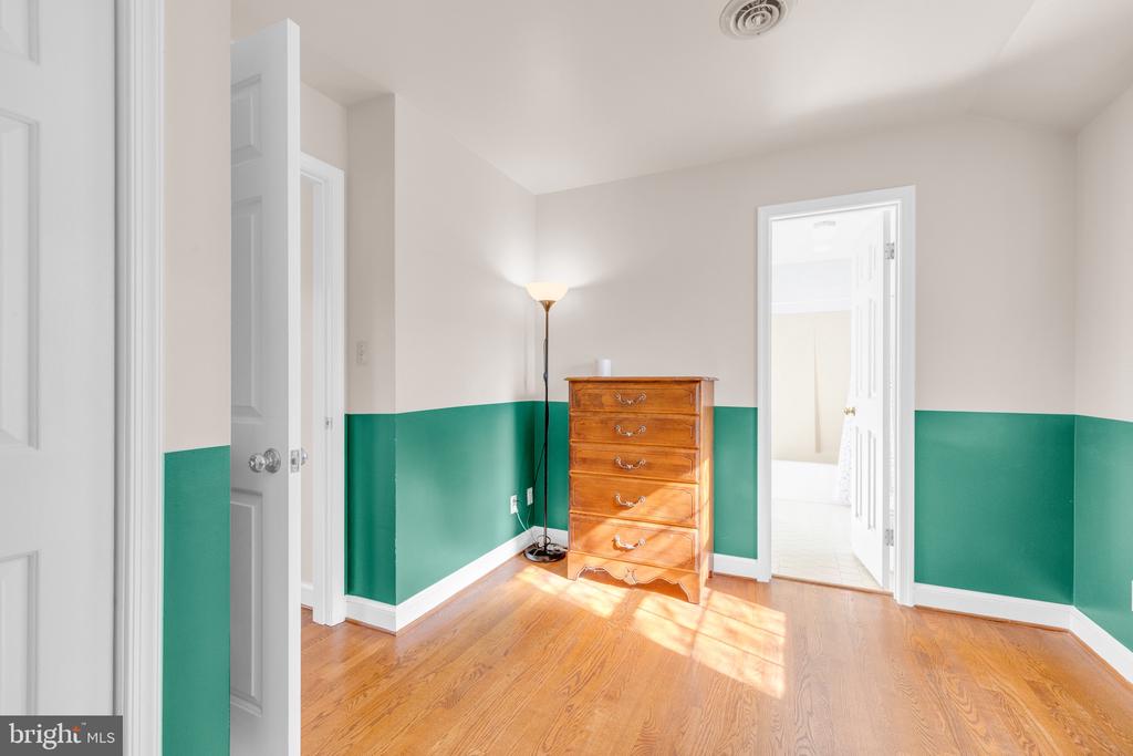 Warrenton, Virginia, 20187, United States, 3 Bedrooms Bedrooms, ,4 BathroomsBathrooms,Residential,For Sale,1977247