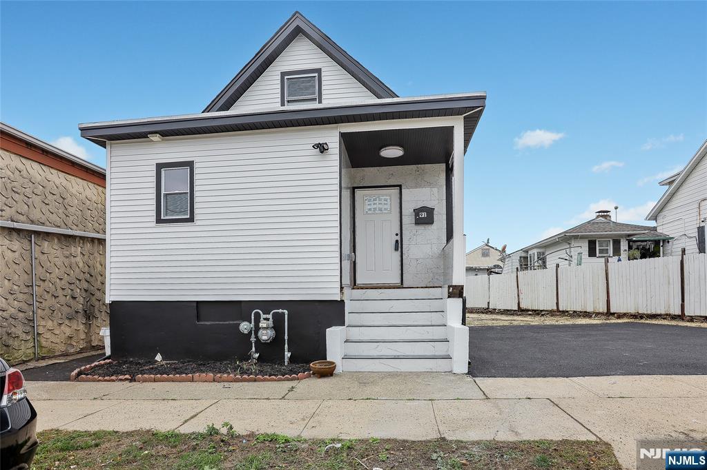 Garfield, New Jersey, 07026, United States, 4 Bedrooms Bedrooms, ,3 BathroomsBathrooms,Residential,For Sale,1964912