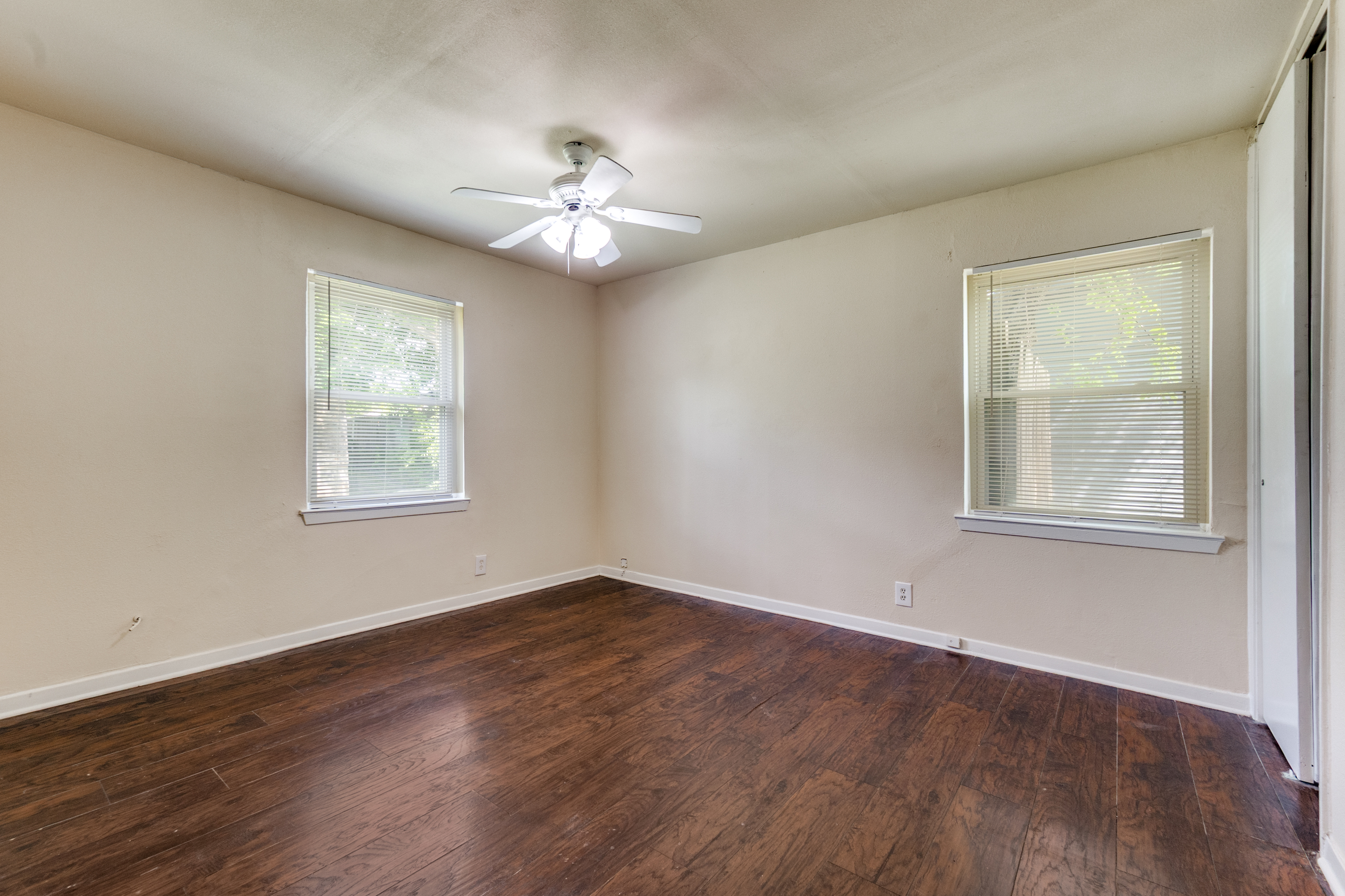 Amazing Starter Home or Investor Opportunity - 物件實景