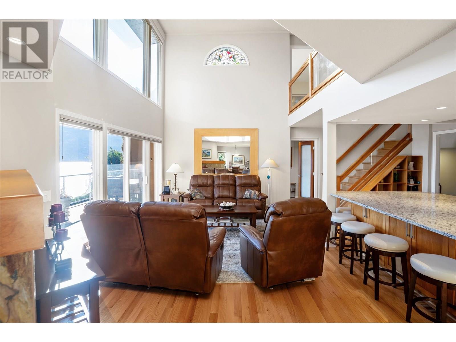 KELOWNA, British Columbia, V1V 2C3, CA, 5 Bedrooms Bedrooms, ,2 BathroomsBathrooms,Residential,For Sale,1911113