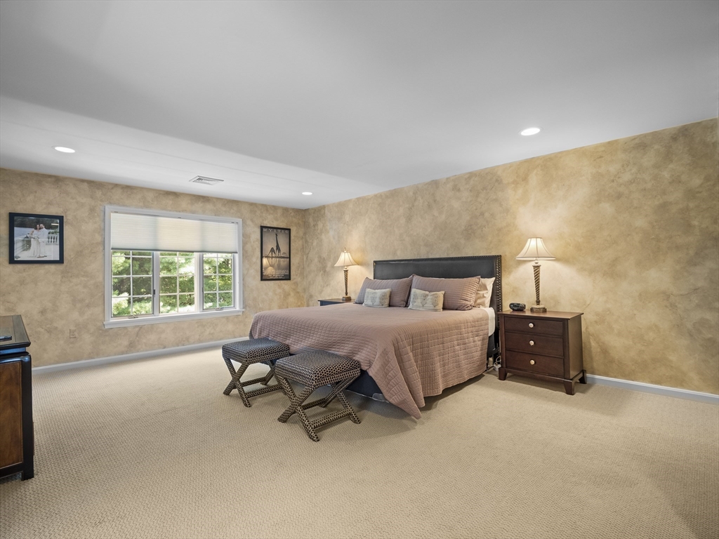 Worcester, Massachusetts, 01609, United States, 3 Bedrooms Bedrooms, ,4 BathroomsBathrooms,Residential,For Sale,1970257