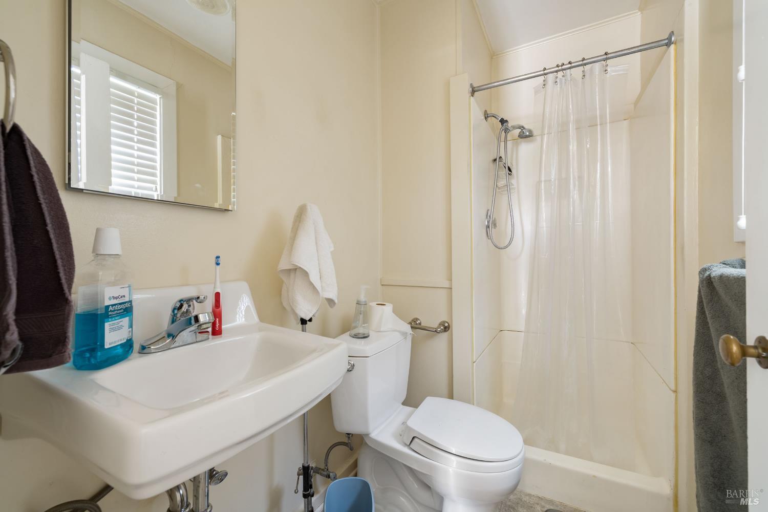 Petaluma, California, 94952, United States, ,Residential,For Sale,2033246