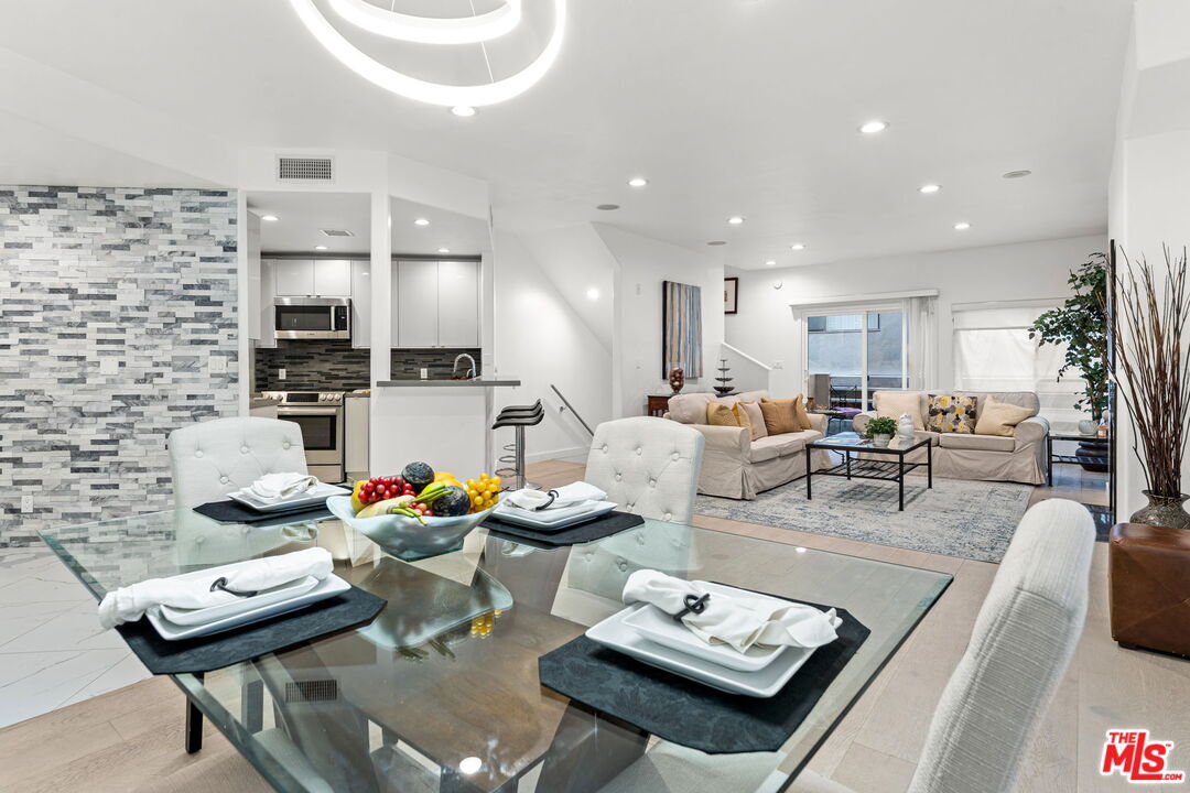 Los Angeles, California, 90049, United States, 2 Bedrooms Bedrooms, ,3 BathroomsBathrooms,Residential,For Sale,2003459