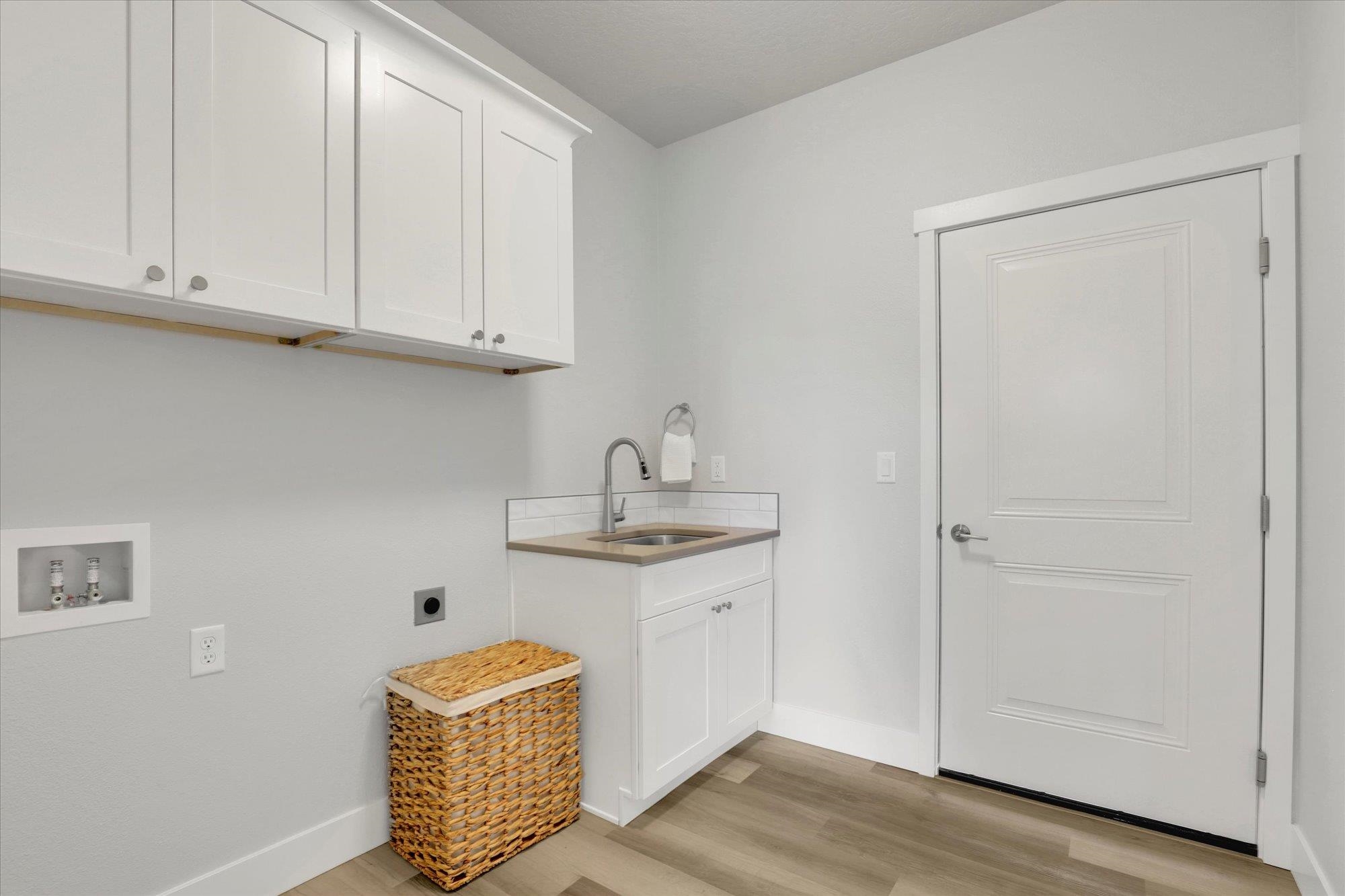 Deer Park, Washington, 99006, United States, 3 Bedrooms Bedrooms, ,2 BathroomsBathrooms,Residential,For Sale,1996180