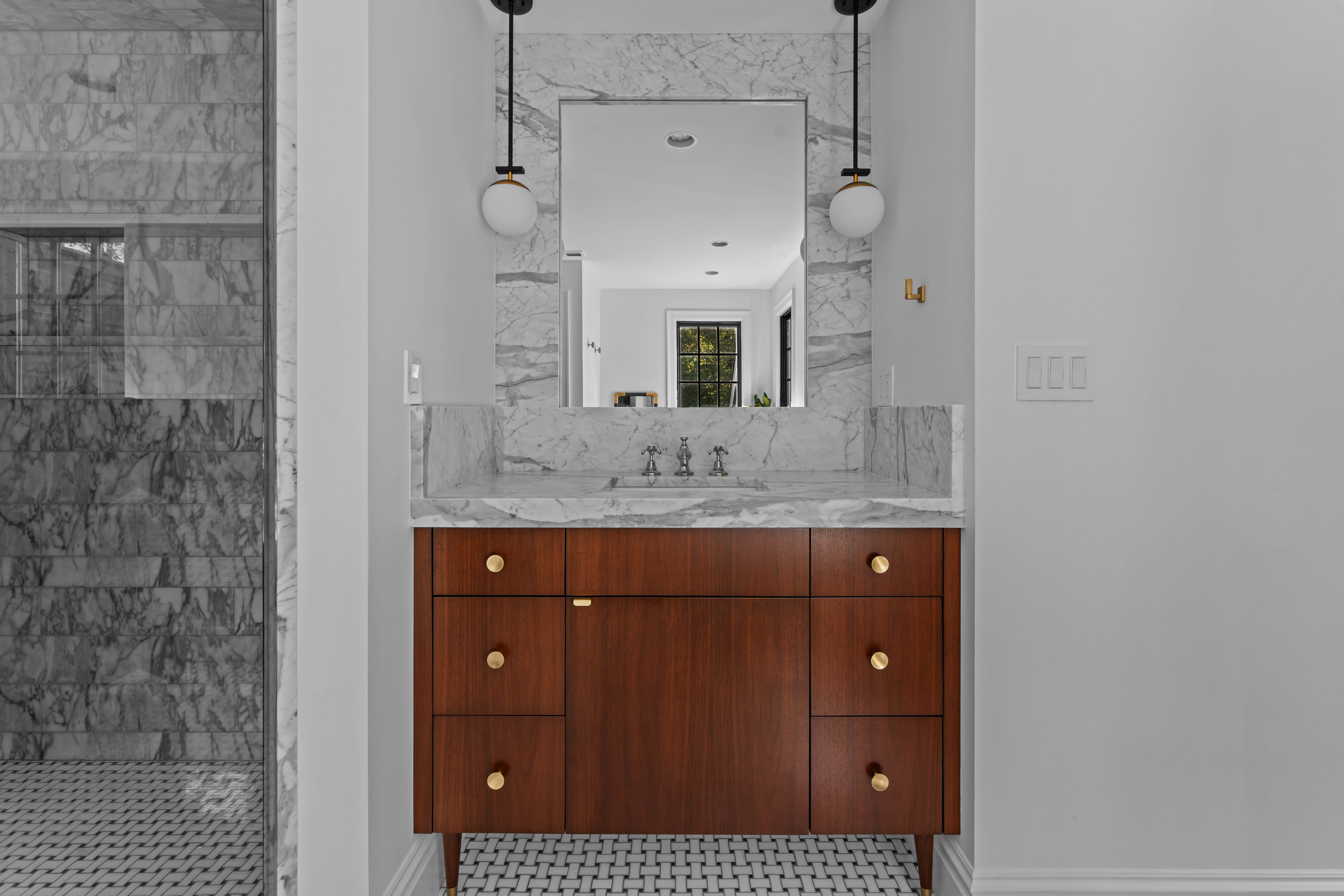  Stunning Private Estate Tucked Away on one of Ladue