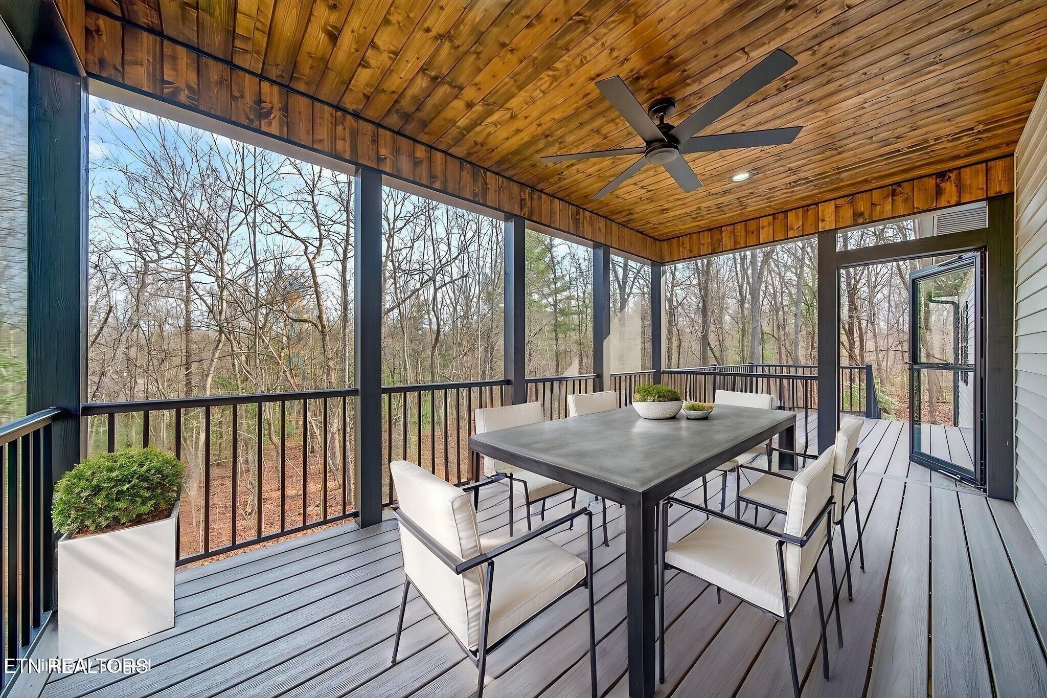 Crossville, Tennessee, 38558, United States, 3 Bedrooms Bedrooms, ,2 BathroomsBathrooms,Residential,For Sale,1989855