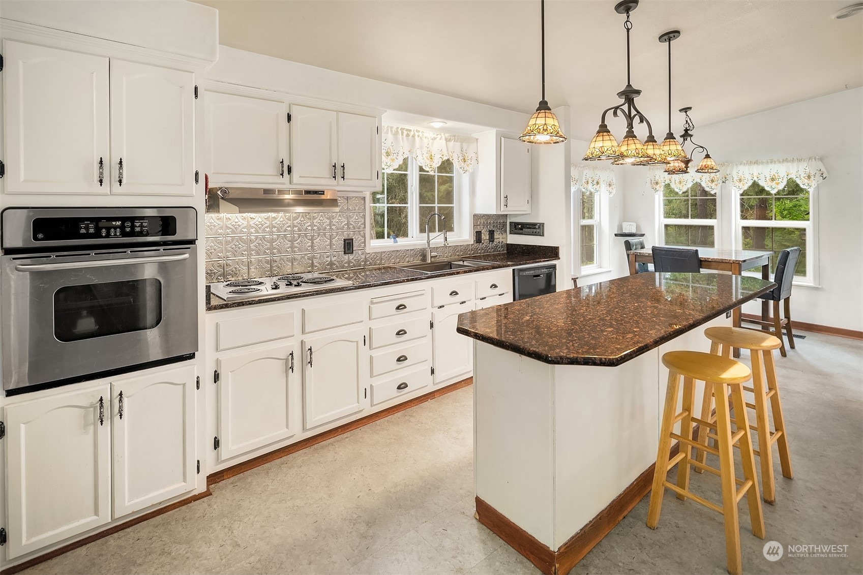 Easton, Washington, 98925, United States, 3 Bedrooms Bedrooms, ,3 BathroomsBathrooms,Residential,For Sale,1912346